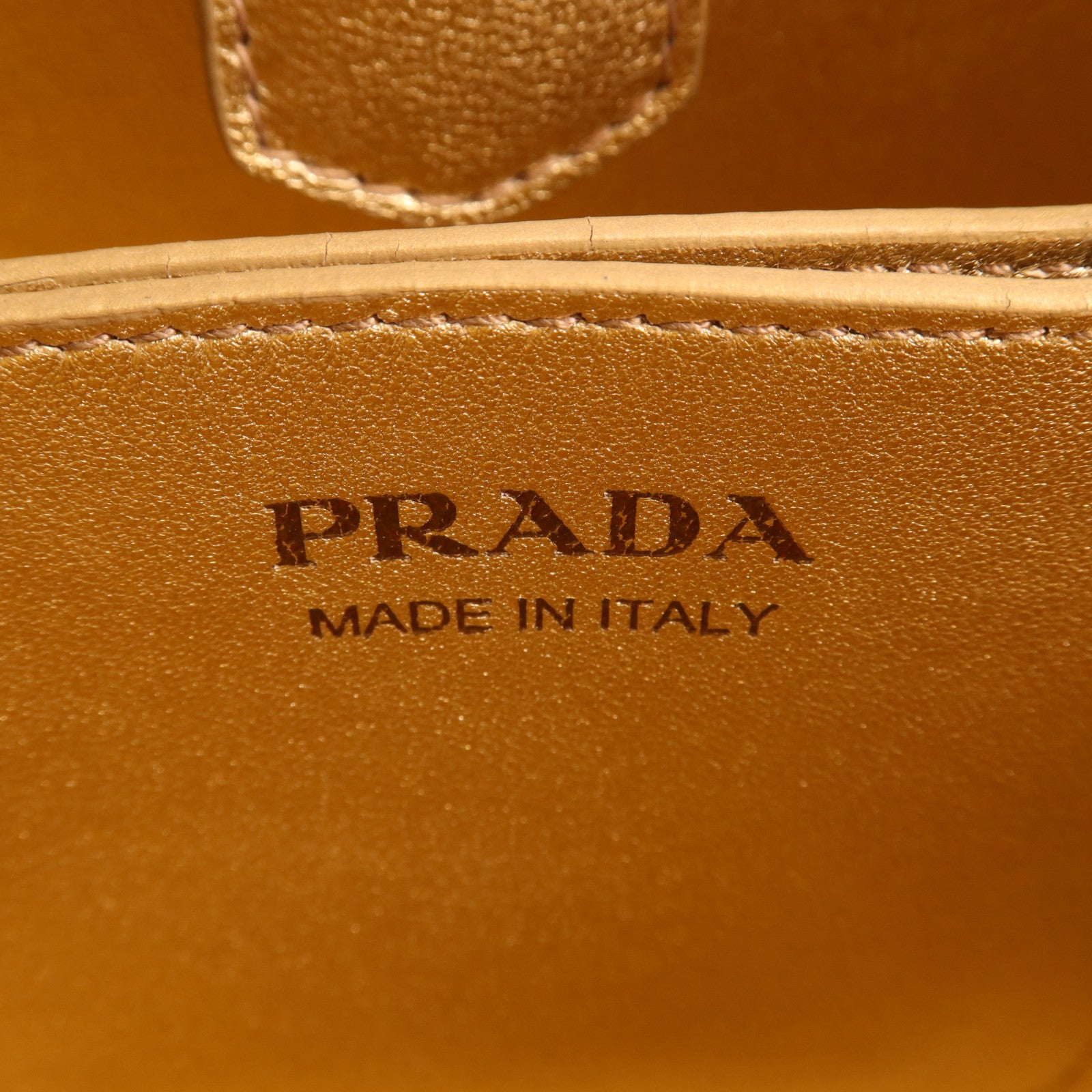 PRADA 牛皮皮革Panier金扣手挽肩背兩用袋
