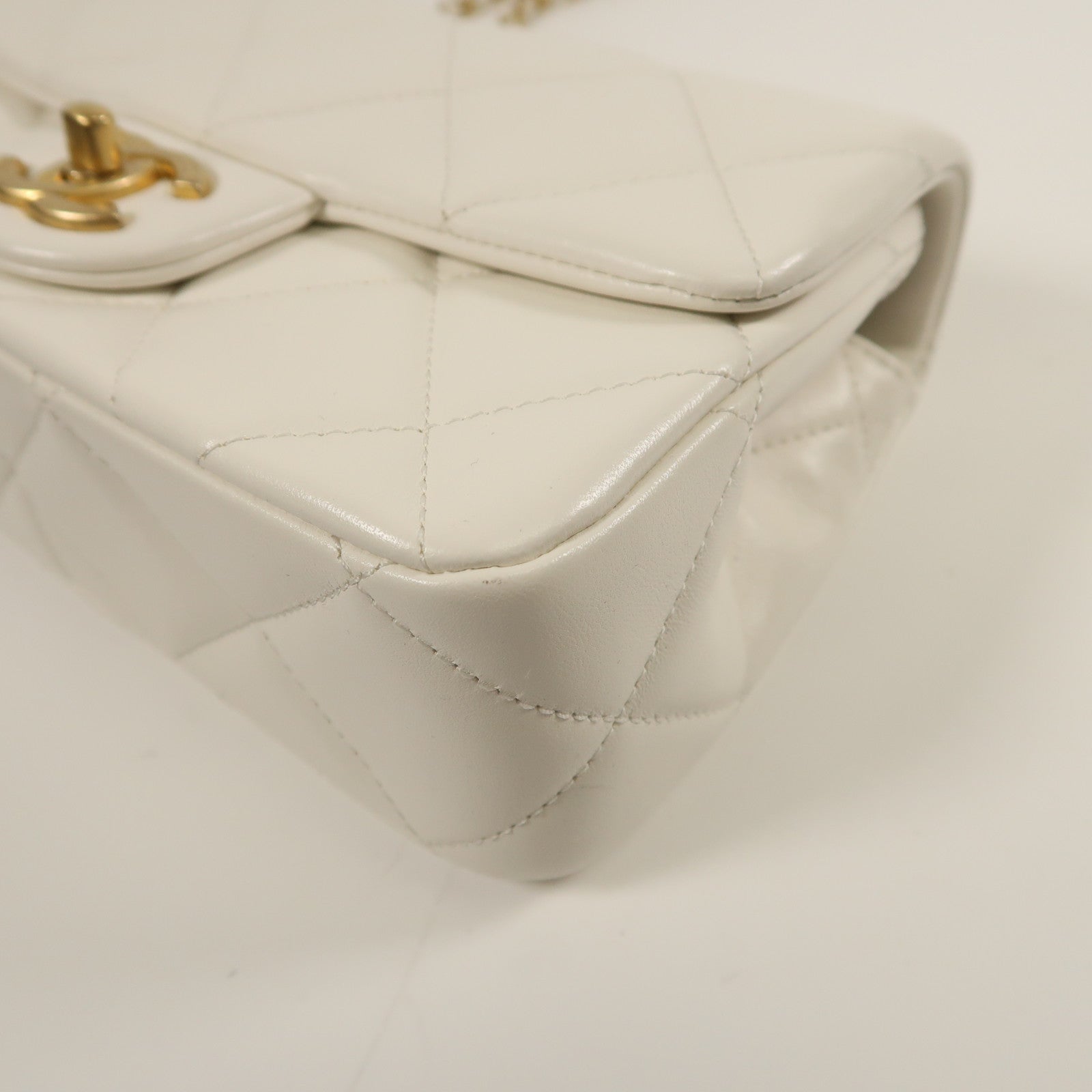 CHANEL 羊皮皮革Chain Shoulder金扣鏈帶肩背袋