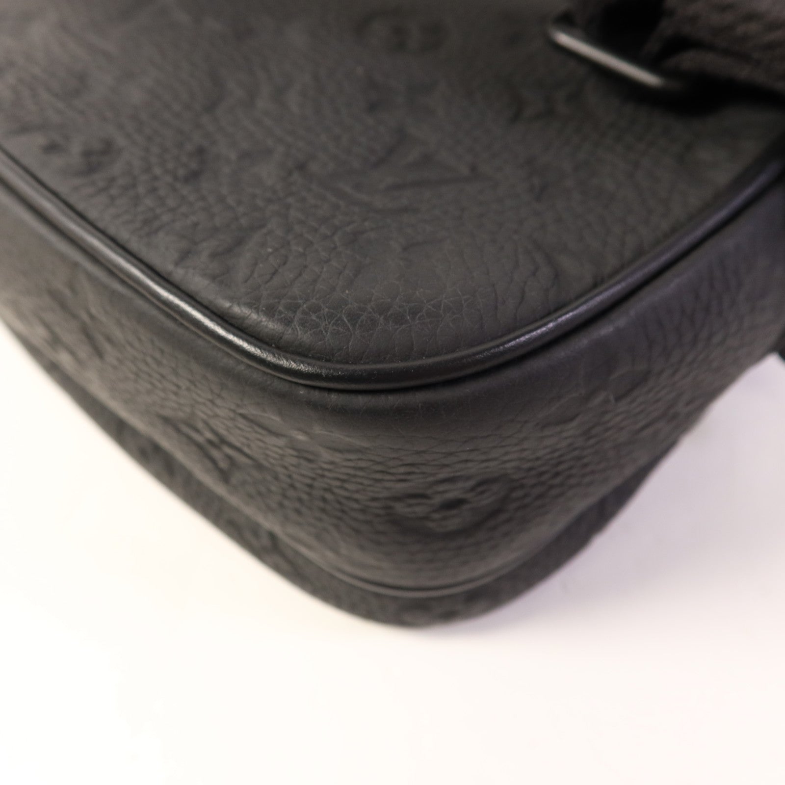 LOUIS VUITTON Taurillon S Lock Messenger手挽肩背兩用袋