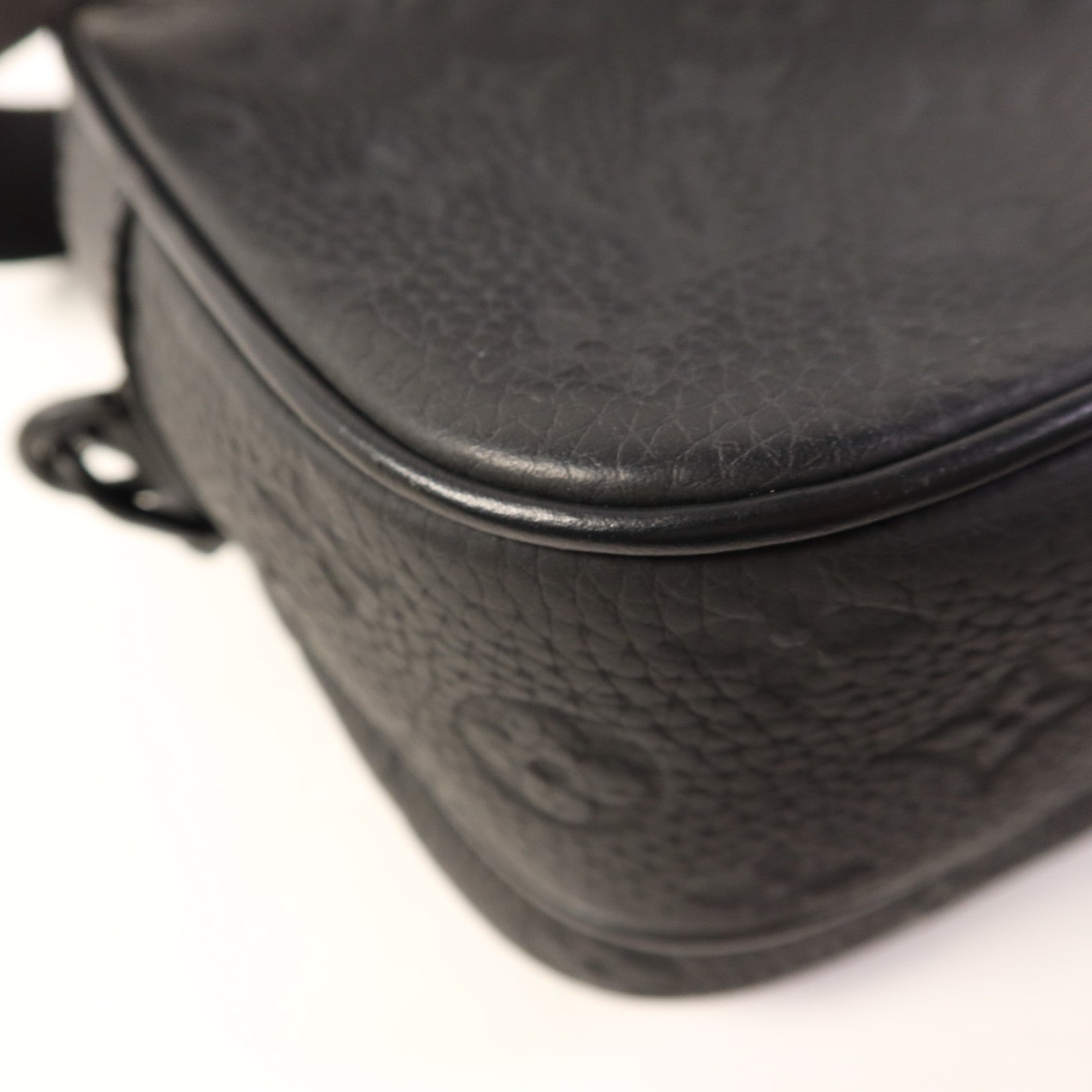 LOUIS VUITTON Taurillon S Lock Messenger手挽肩背兩用袋