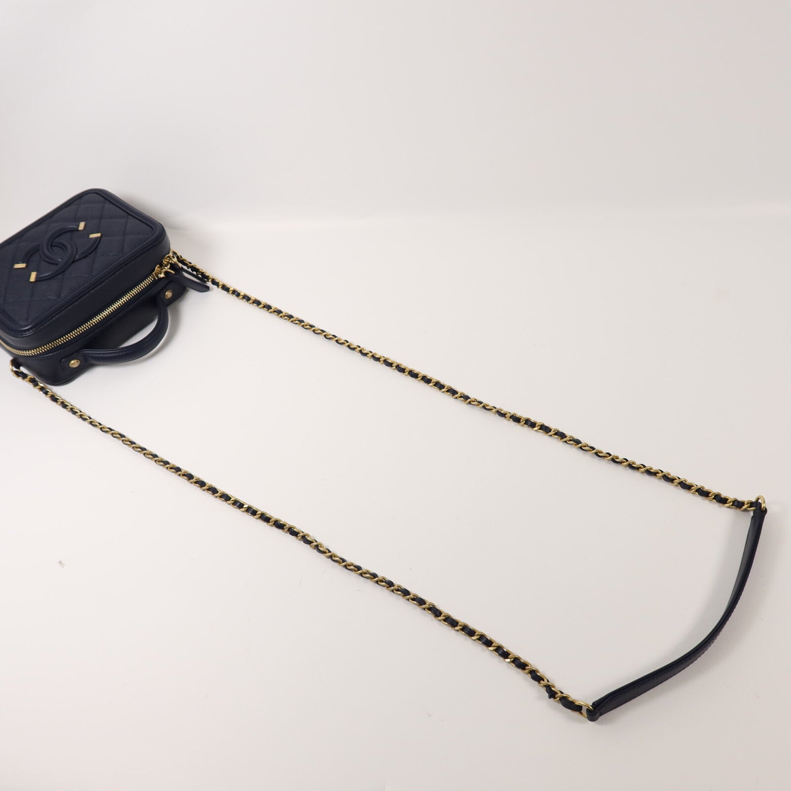 CHANEL 【激減優惠】牛皮皮革Vanity Case金扣鏈帶手挽肩背兩用袋