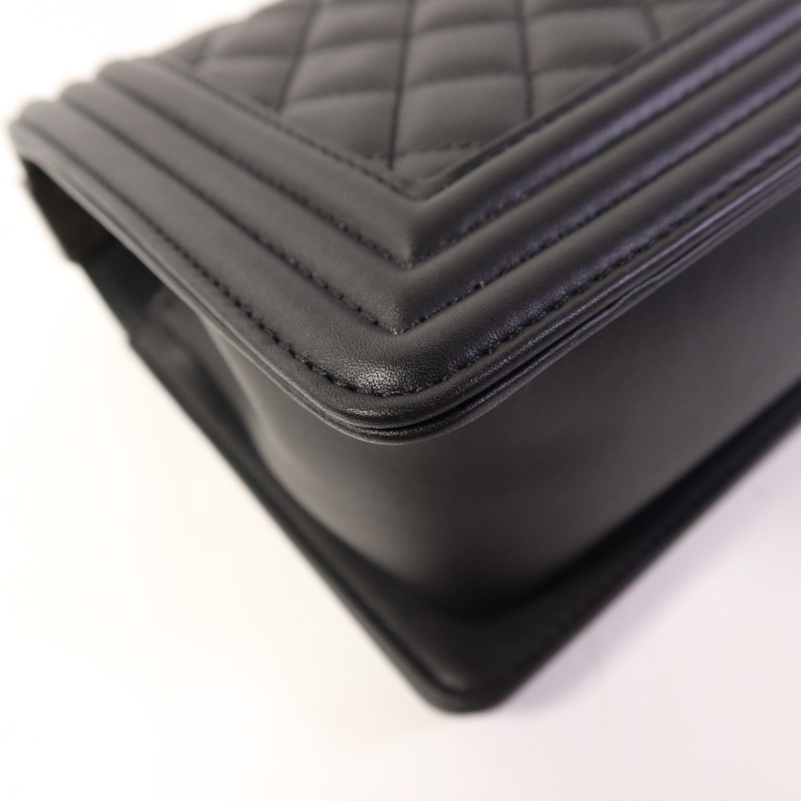 CHANEL 牛皮皮革Boy 25鏈帶肩背袋