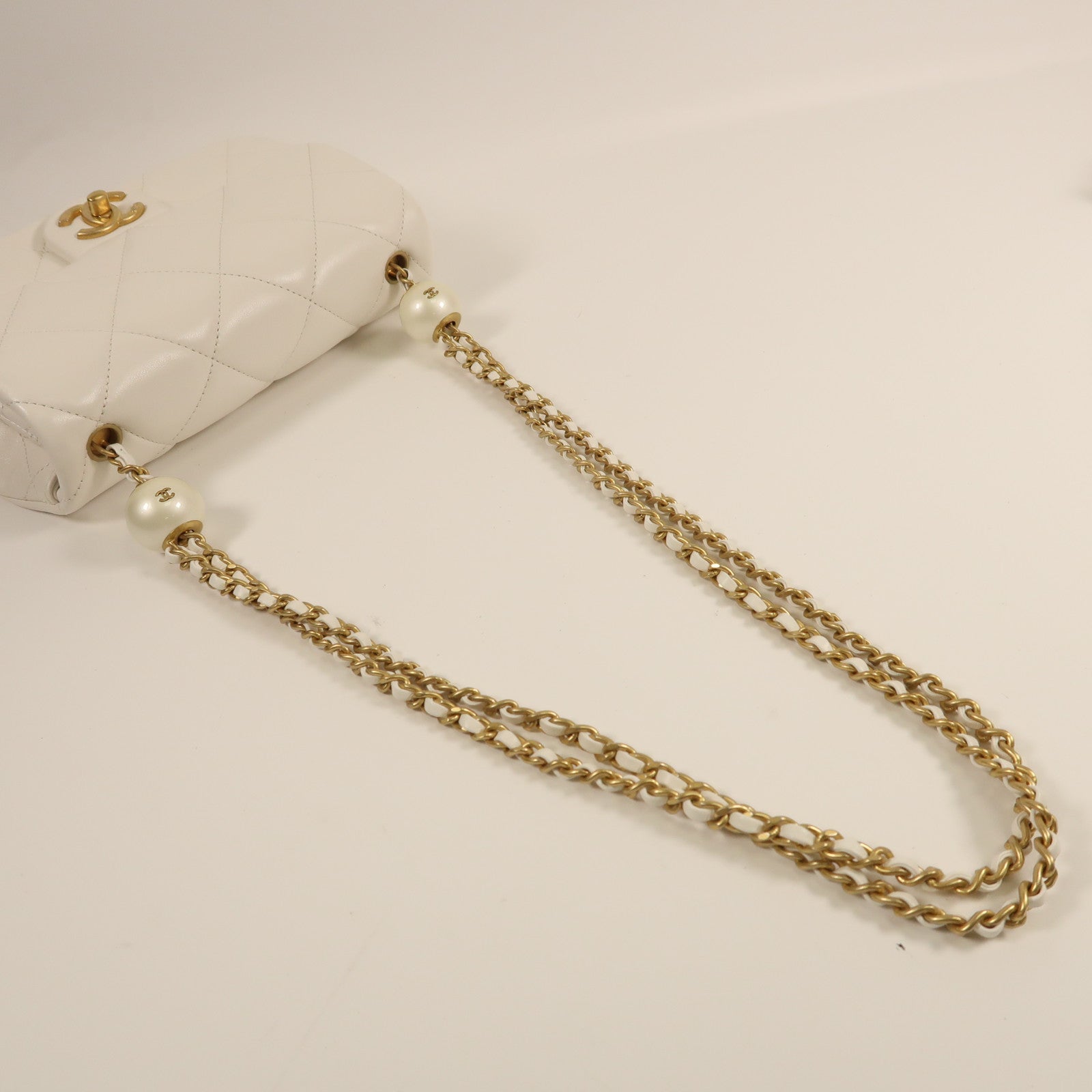 CHANEL 羊皮皮革Chain Shoulder金扣鏈帶肩背袋