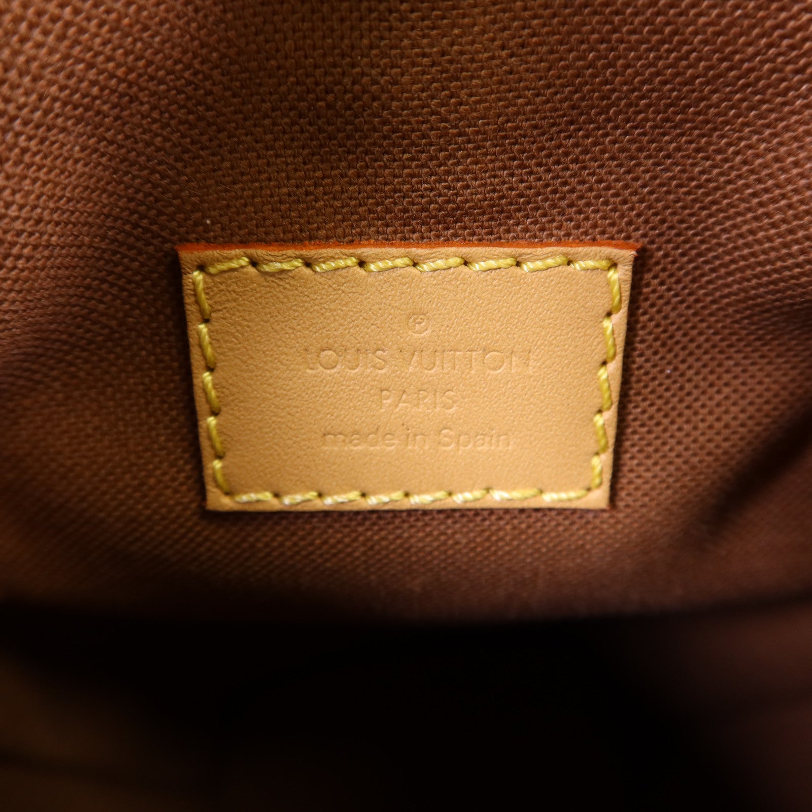 LOUIS VUITTON Monogram Fold Me Pouch金扣肩背袋