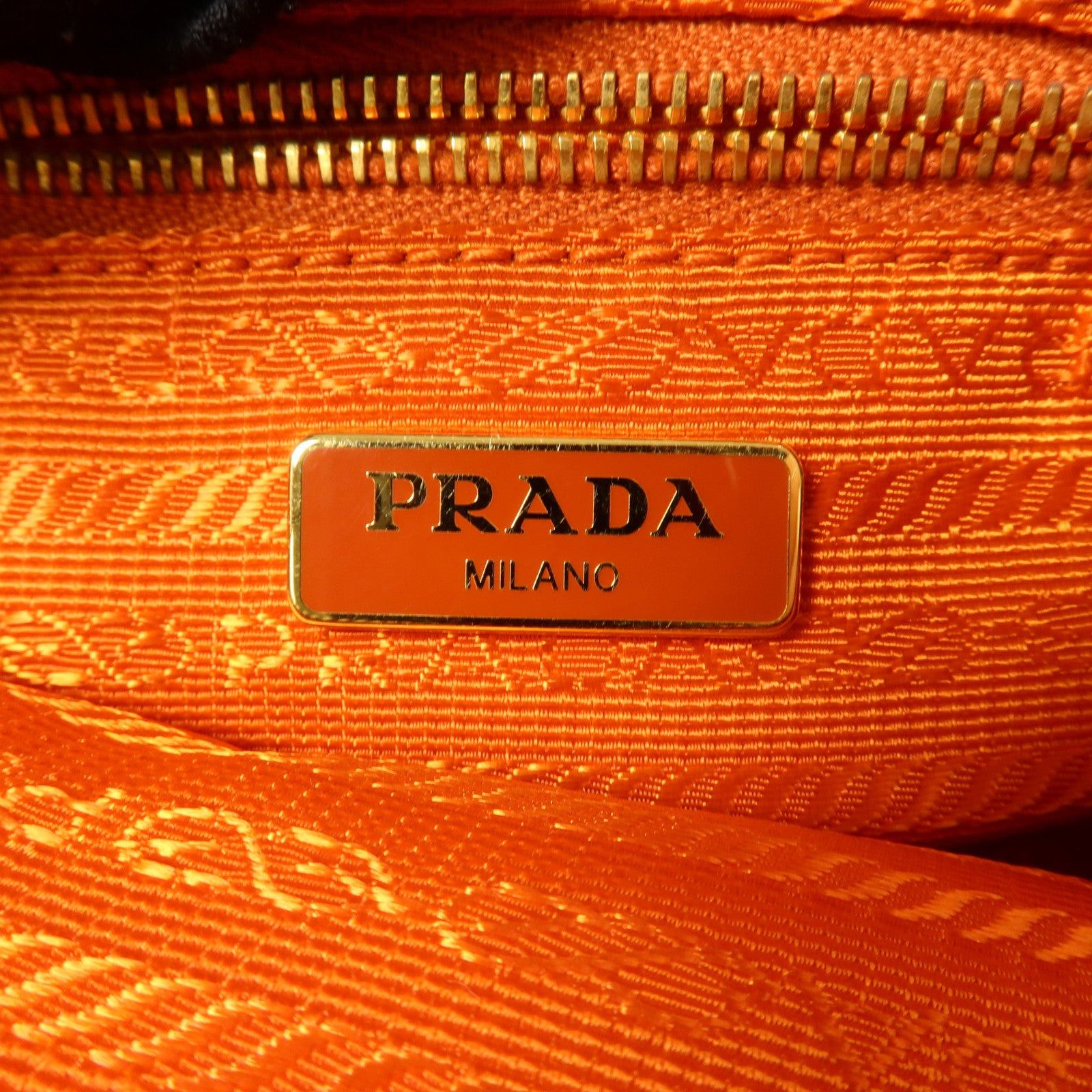PRADA 尼龍Pouch金扣小袋