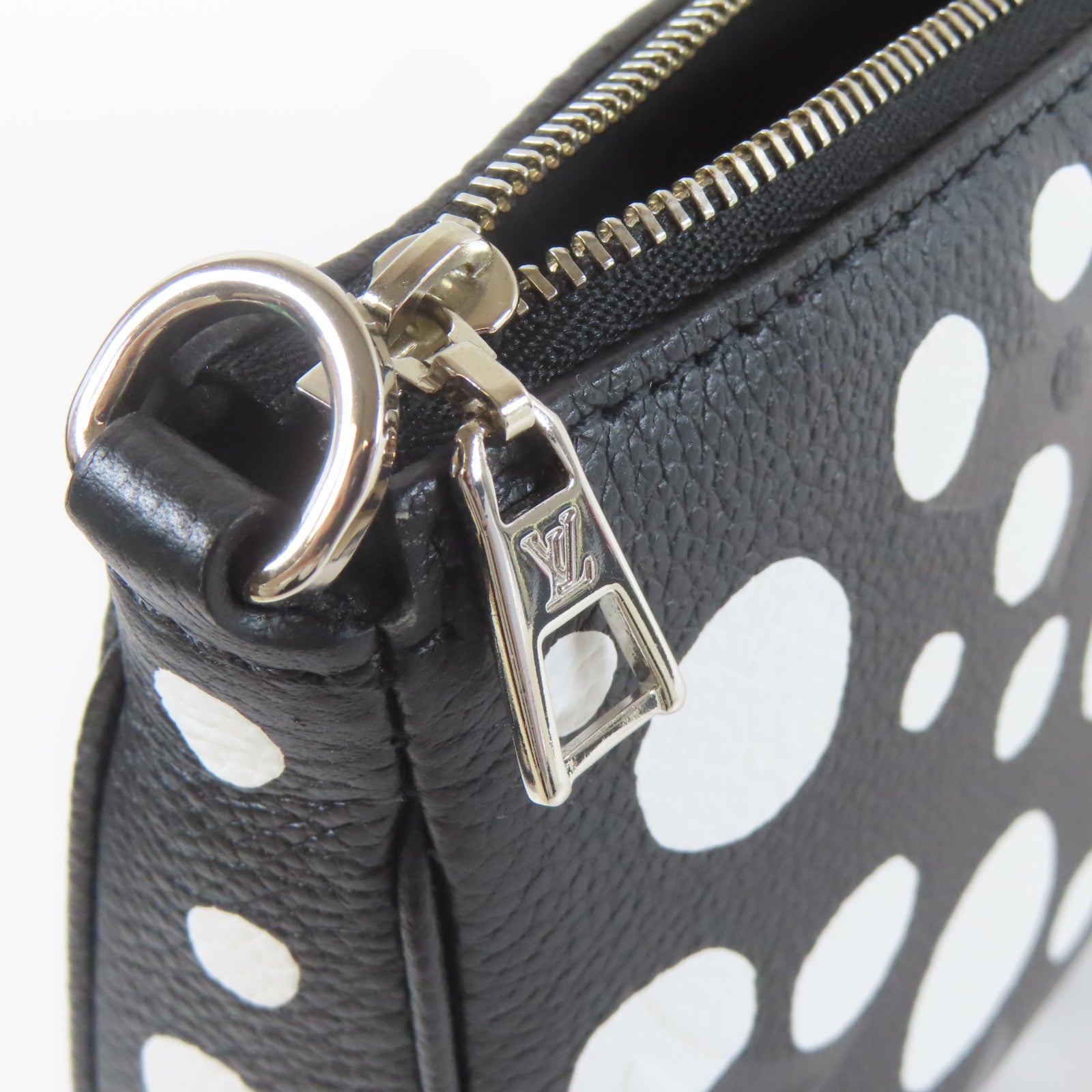 LOUIS VUITTON Monogram Empreinte Lv X YK Multi Pochette Accessoires銀扣手挽肩背兩用袋黑色