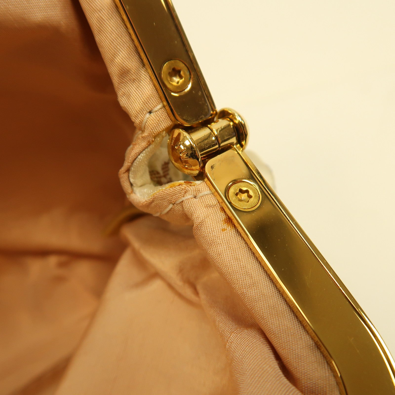 LOUIS VUITTON Monogram Satin Omoniere金扣手挽袋米白色