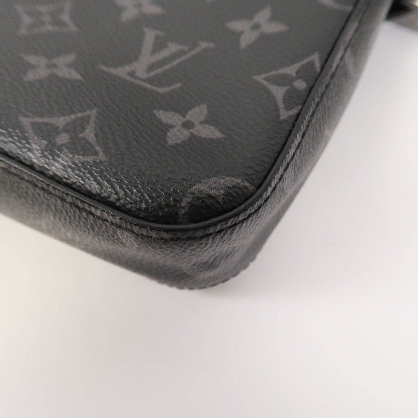 LOUIS VUITTON Monogram Eclipse Trio Messenger Bag銀扣肩背袋黑色/灰色
