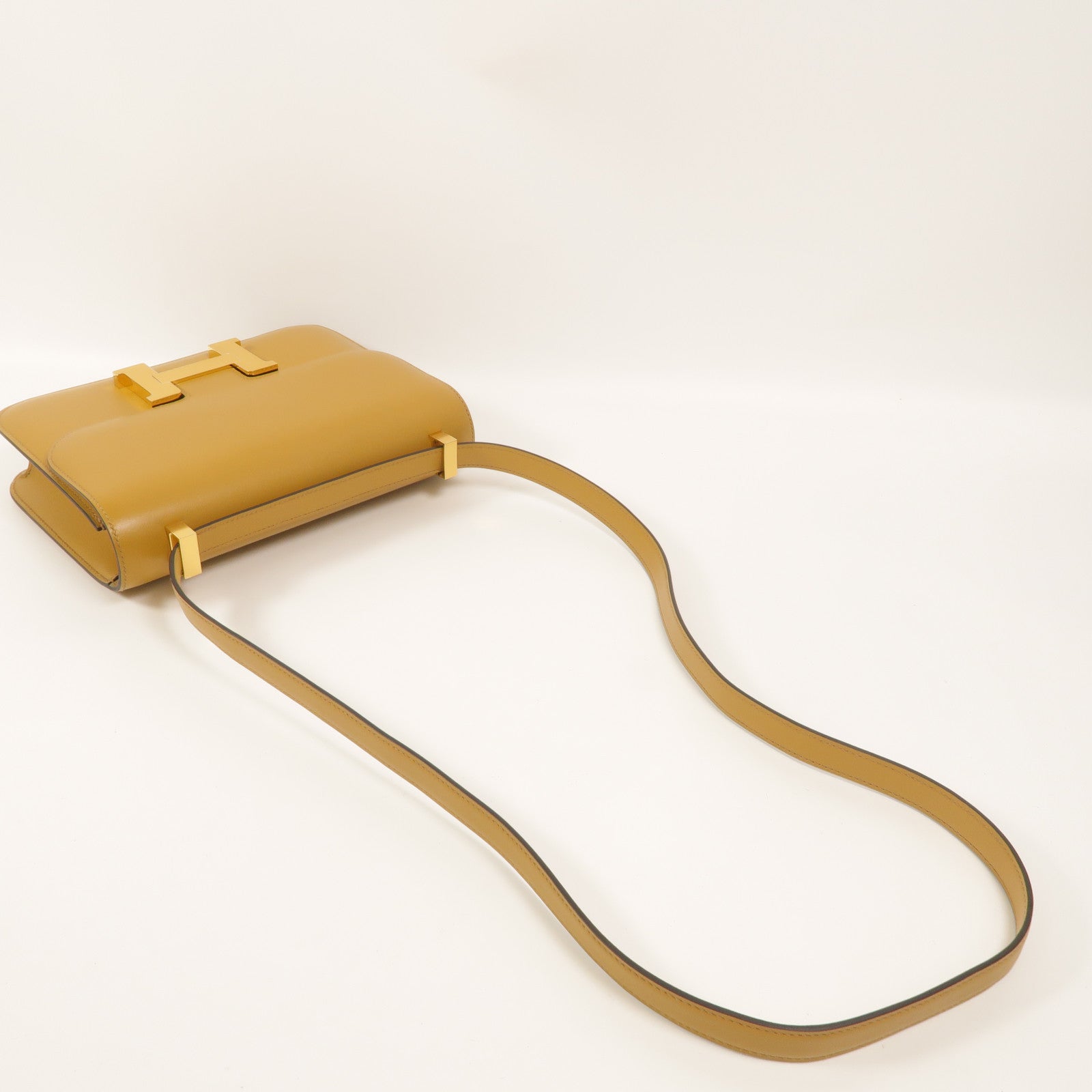 HERMES Tadelakt皮革Constance 24肩背袋Poussiere