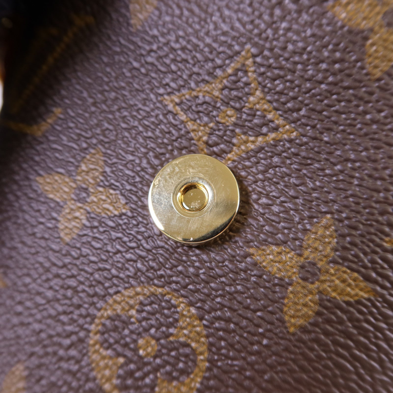 LOUIS VUITTON Monogram Fold Me Pouch金扣肩背袋