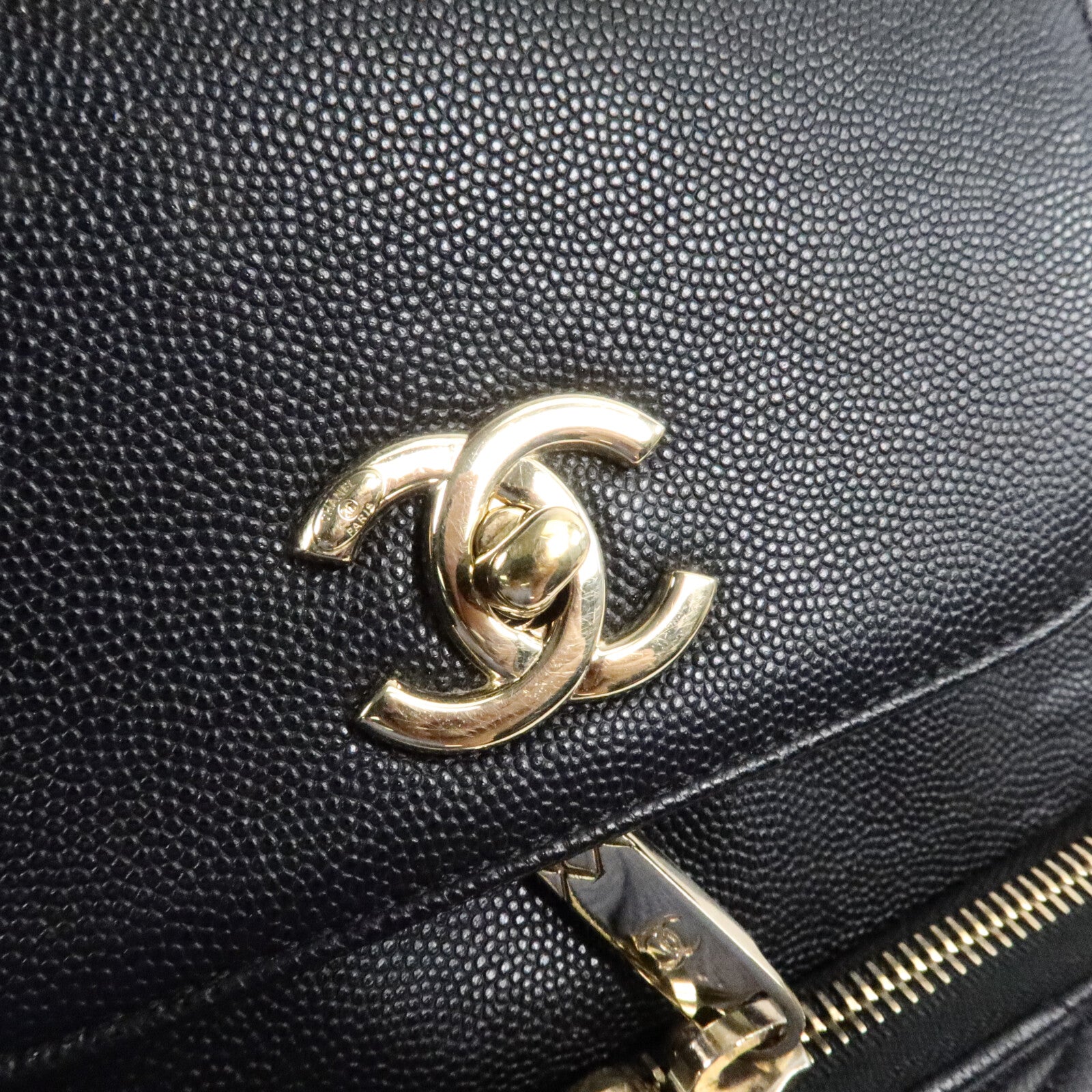 CHANEL 牛皮皮革Business Affinity Backpack鏈帶背包