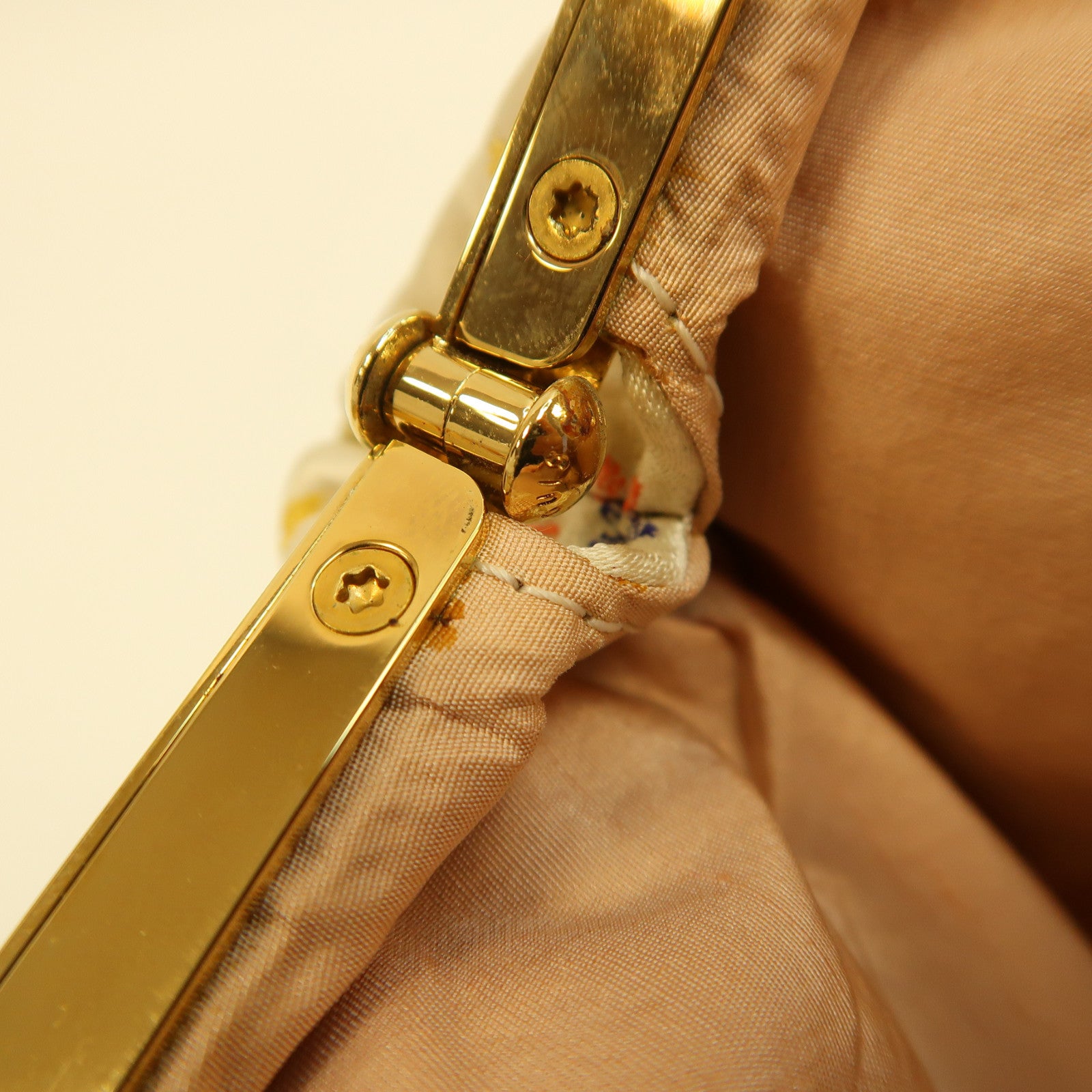 LOUIS VUITTON Monogram Satin Omoniere金扣手挽袋米白色