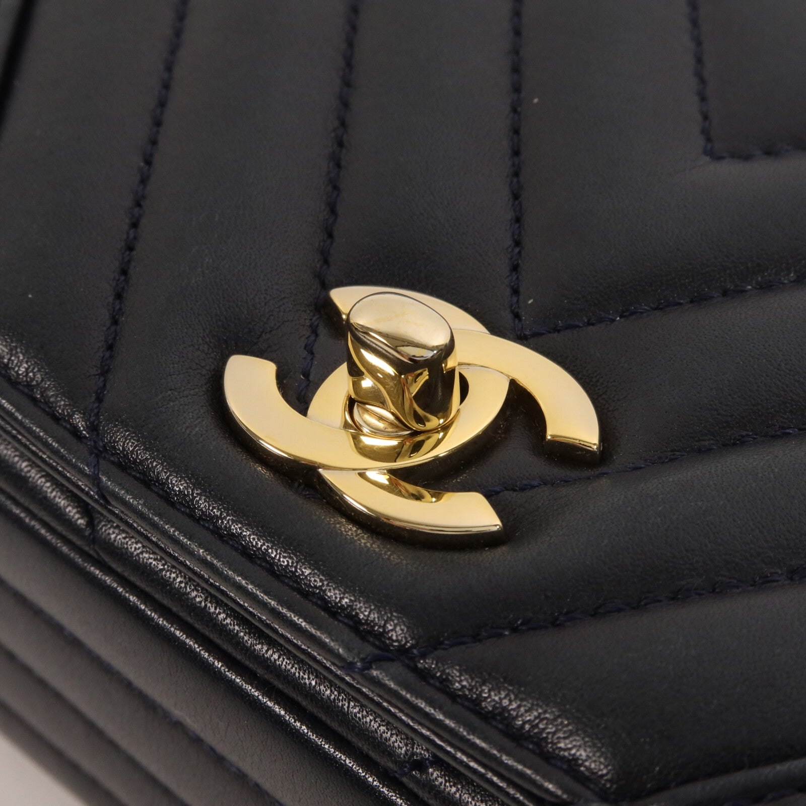 CHANEL 牛皮皮革Chain Shoulder鏈帶肩背袋