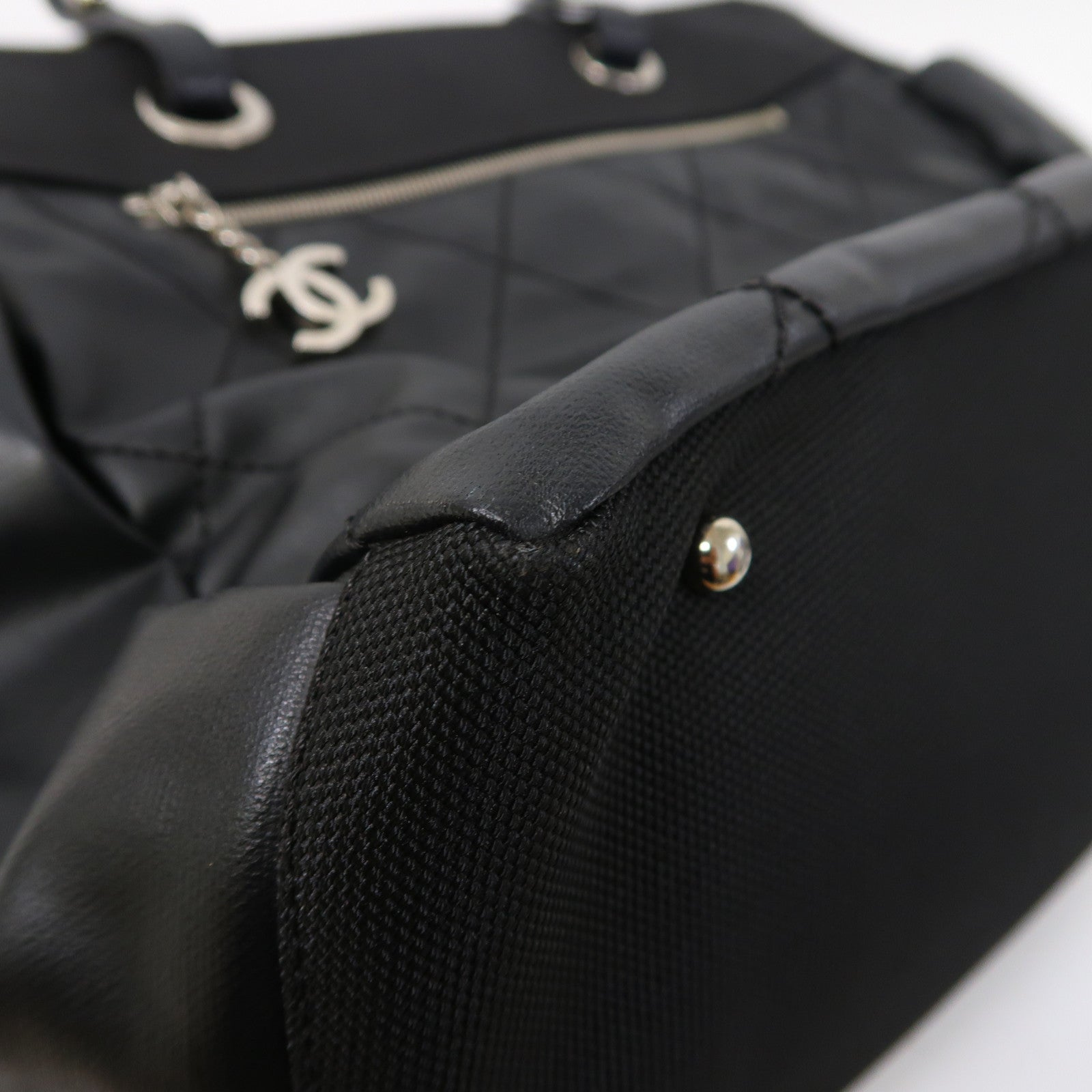 CHANEL 【激減優惠】菱格塗層帆布Biarritz Totebag MM銀扣手挽袋黑色