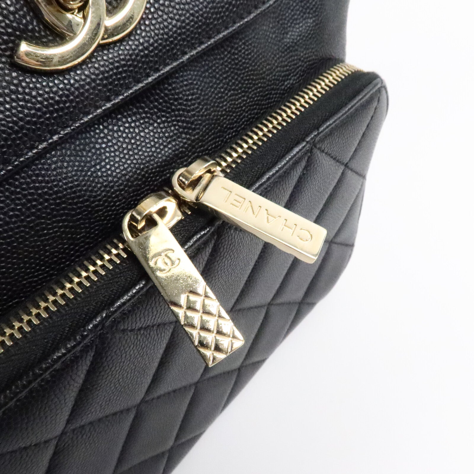 CHANEL 牛皮皮革Business Affinity Backpack鏈帶背包