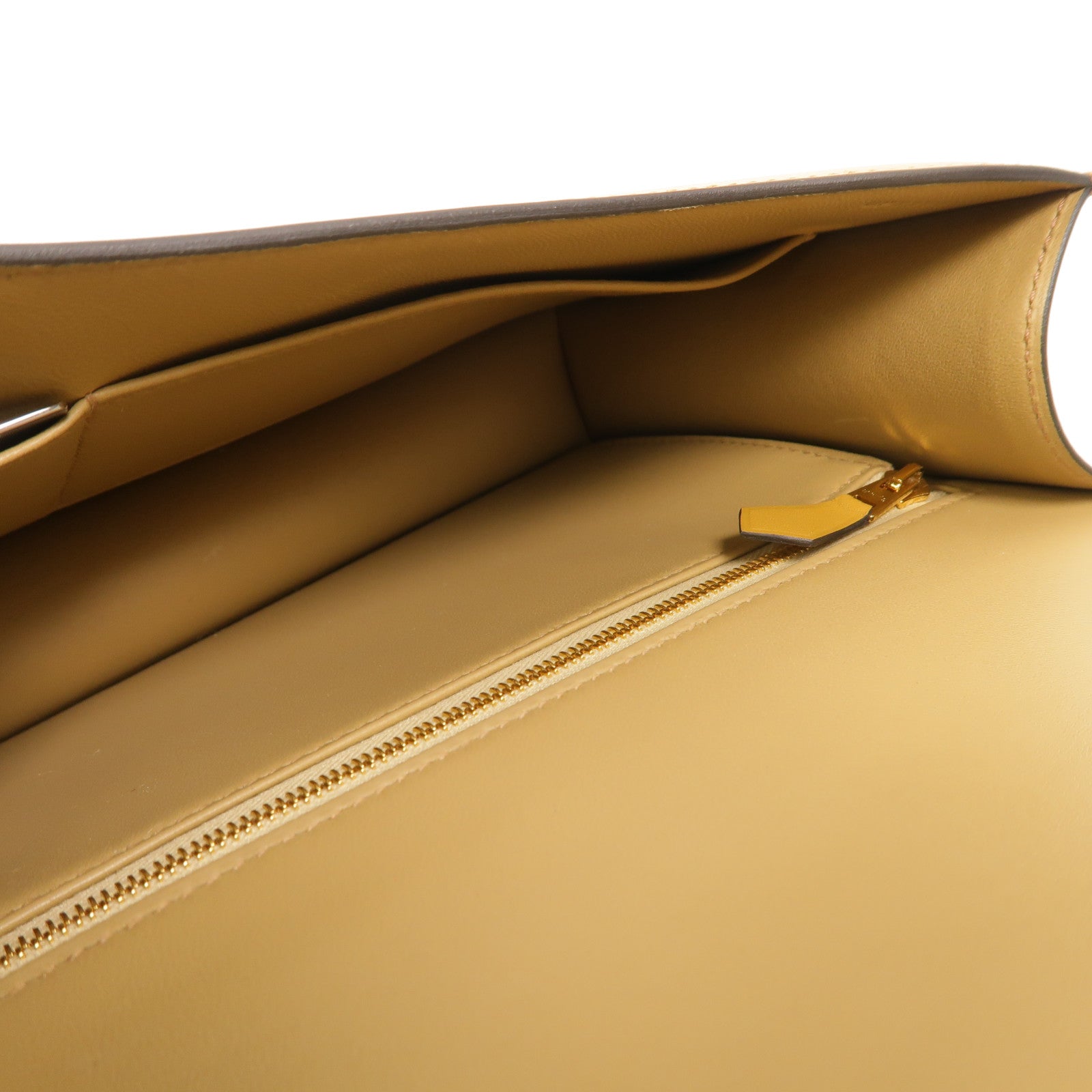 HERMES Tadelakt皮革Constance 24肩背袋Poussiere