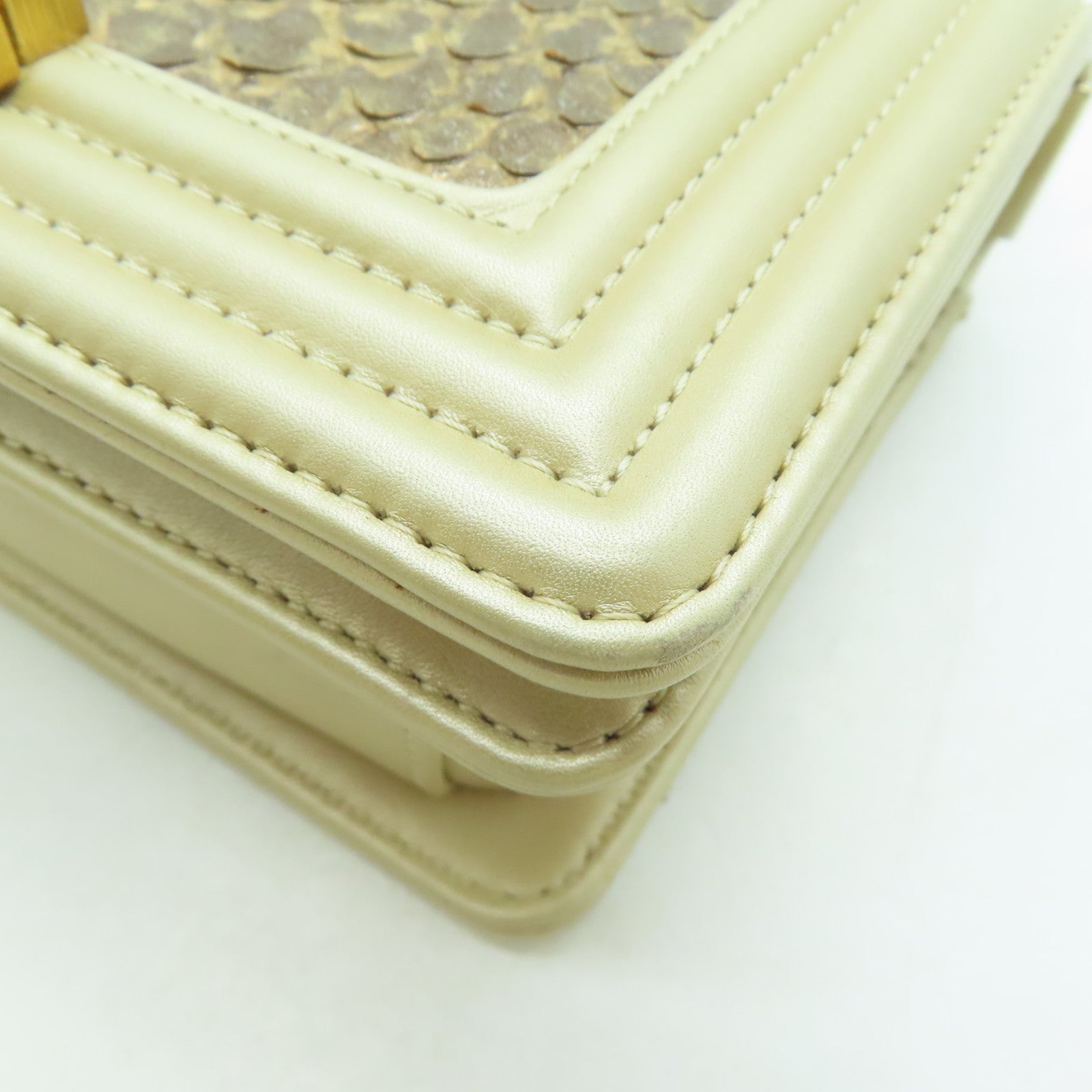 CHANEL **【激減優惠】蛇皮皮革Chain Shoulder金扣鏈帶肩背袋金色