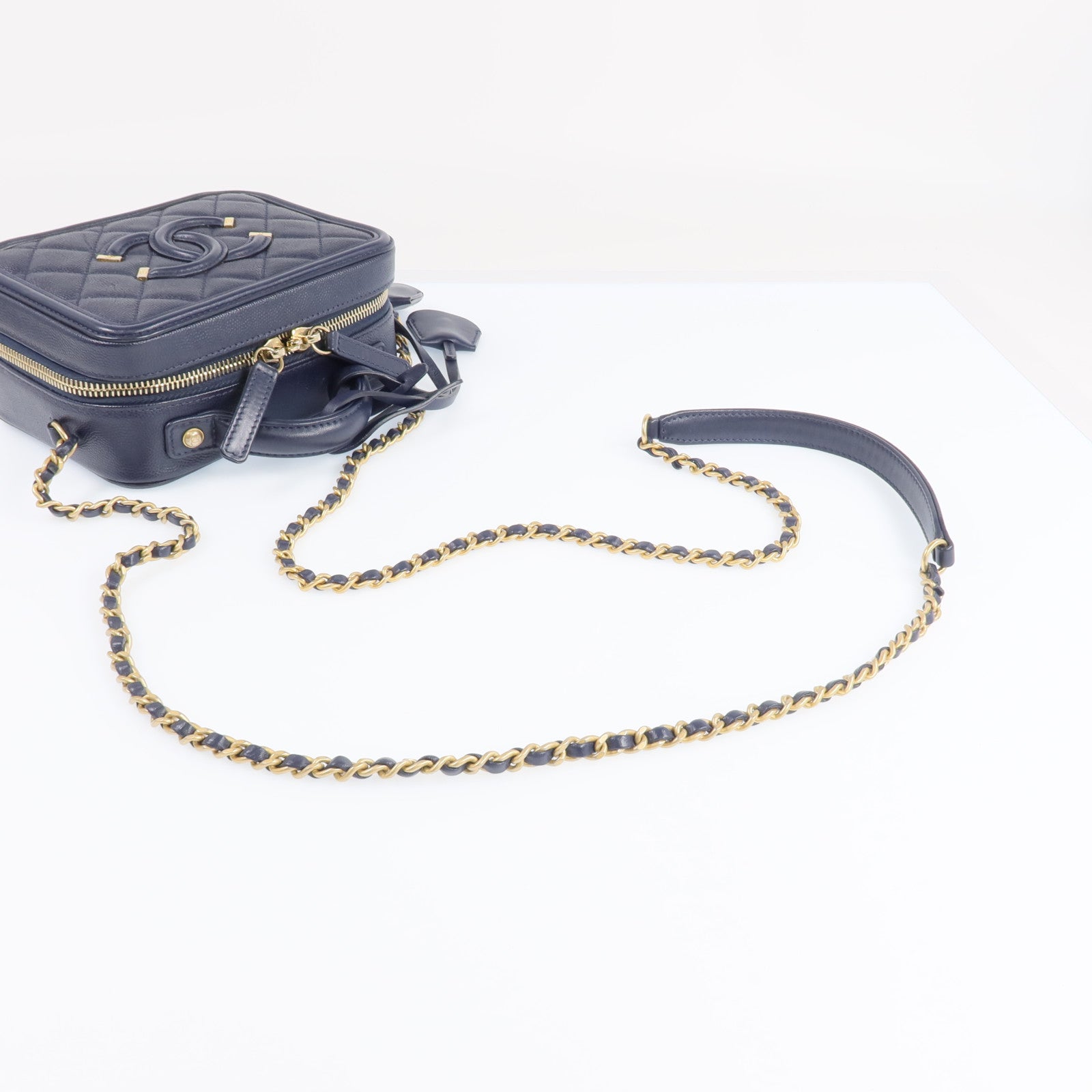 CHANEL 【激減優惠】牛皮皮革Vanity Case金扣鏈帶肩背袋