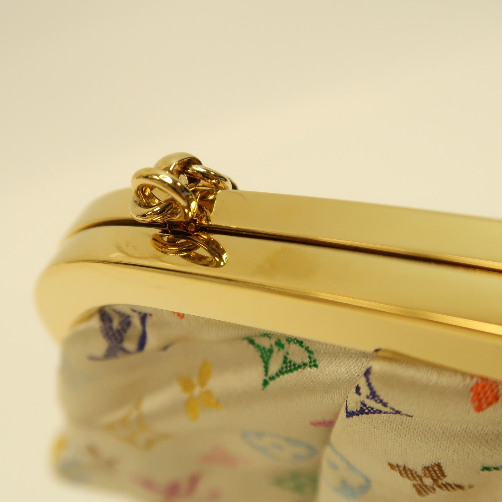 LOUIS VUITTON Monogram Satin Omoniere金扣手挽袋米白色