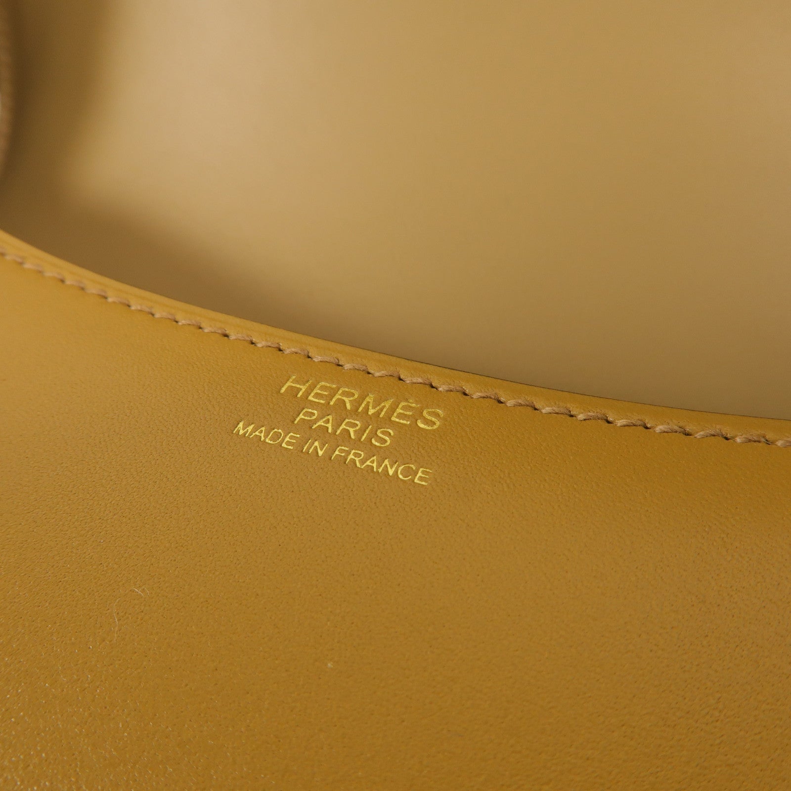 HERMES Tadelakt皮革Constance 24肩背袋Poussiere