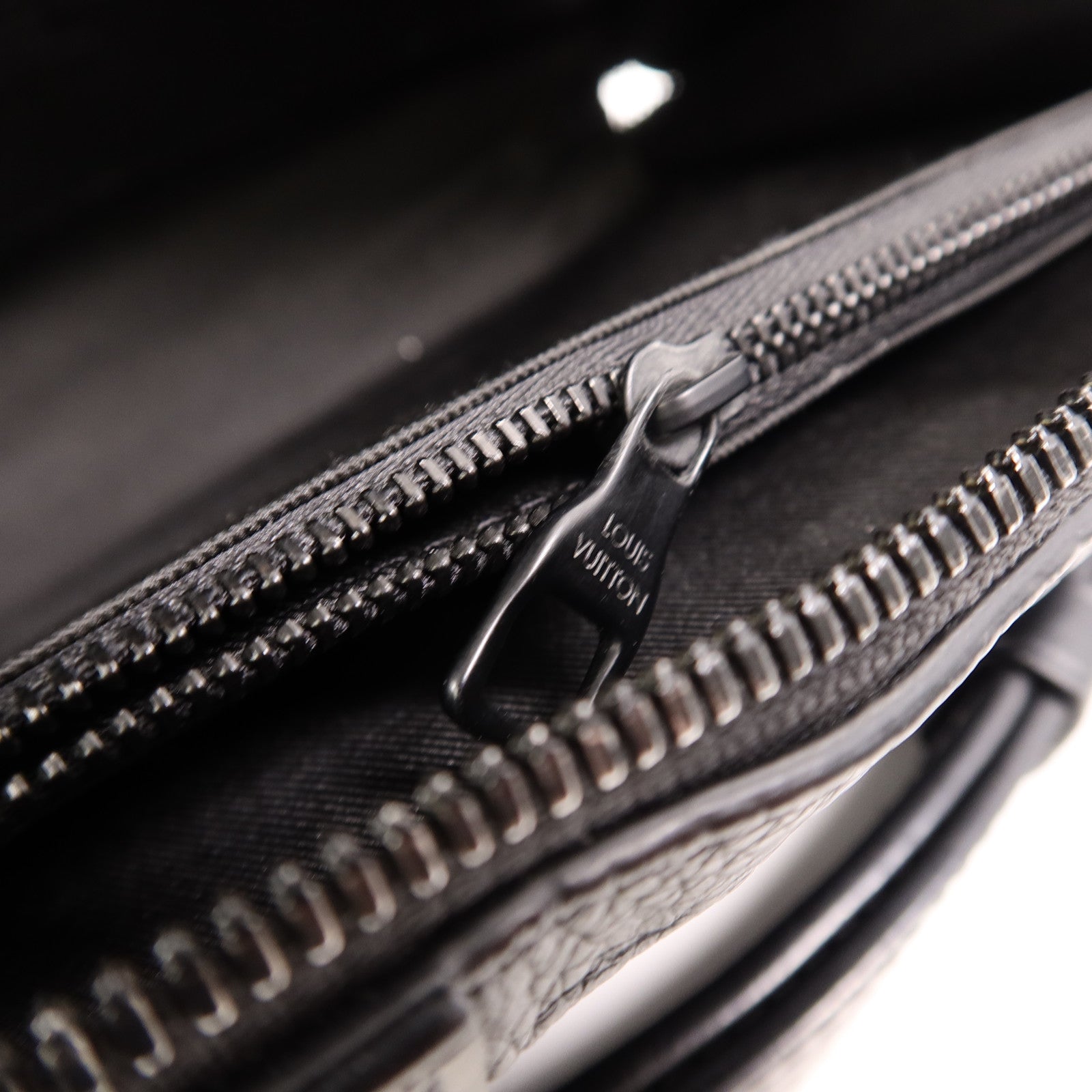 LOUIS VUITTON Monogram Taurillon Soft Trunk Wallet肩背袋