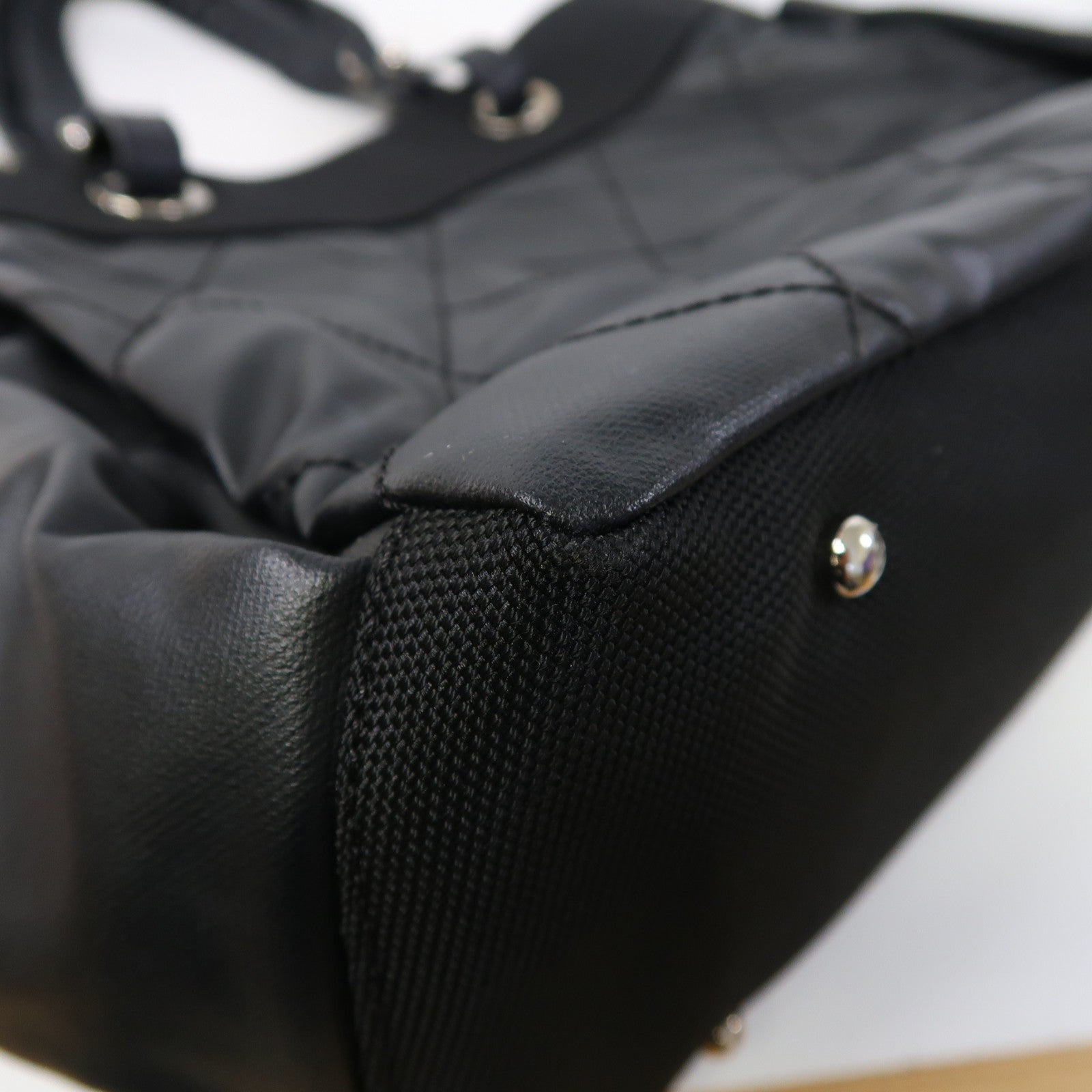 CHANEL 【激減優惠】菱格塗層帆布Biarritz Totebag MM銀扣手挽袋黑色