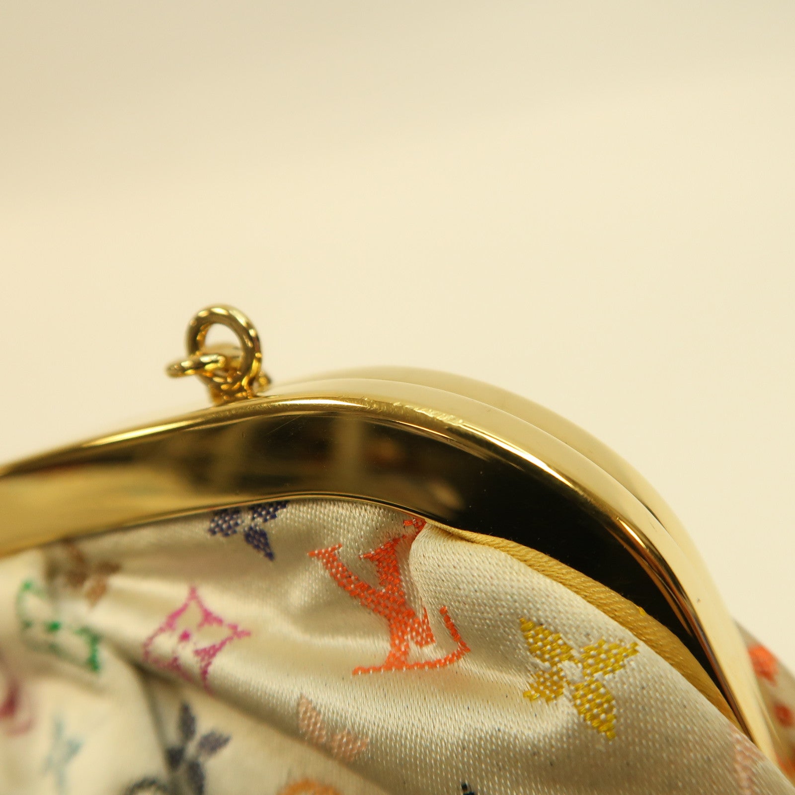 LOUIS VUITTON Monogram Satin Omoniere金扣手挽袋米白色