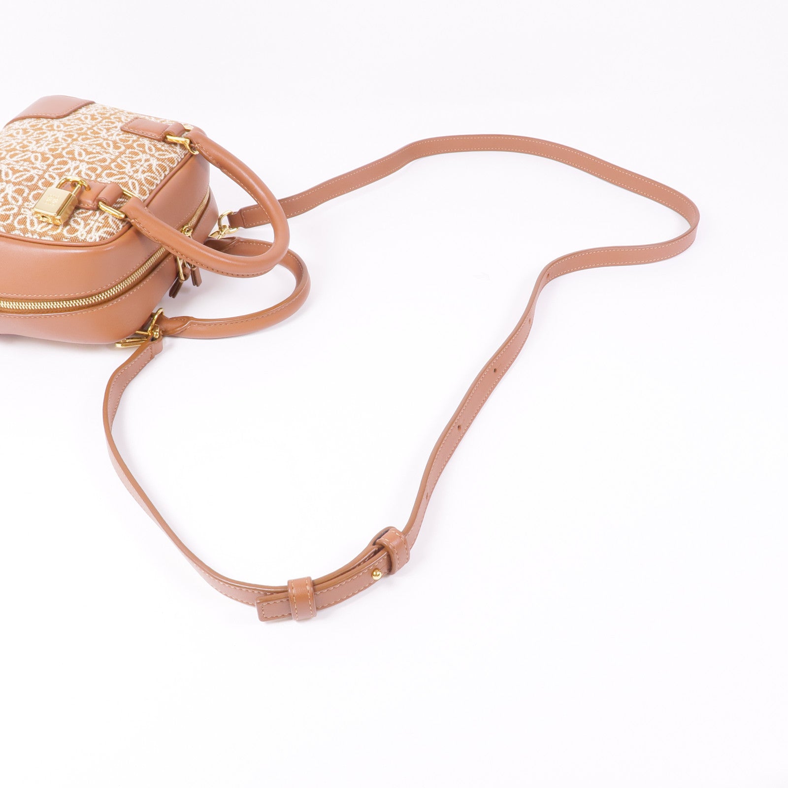 LOEWE 帆布/皮革Amazona 16金扣手挽肩背兩用袋