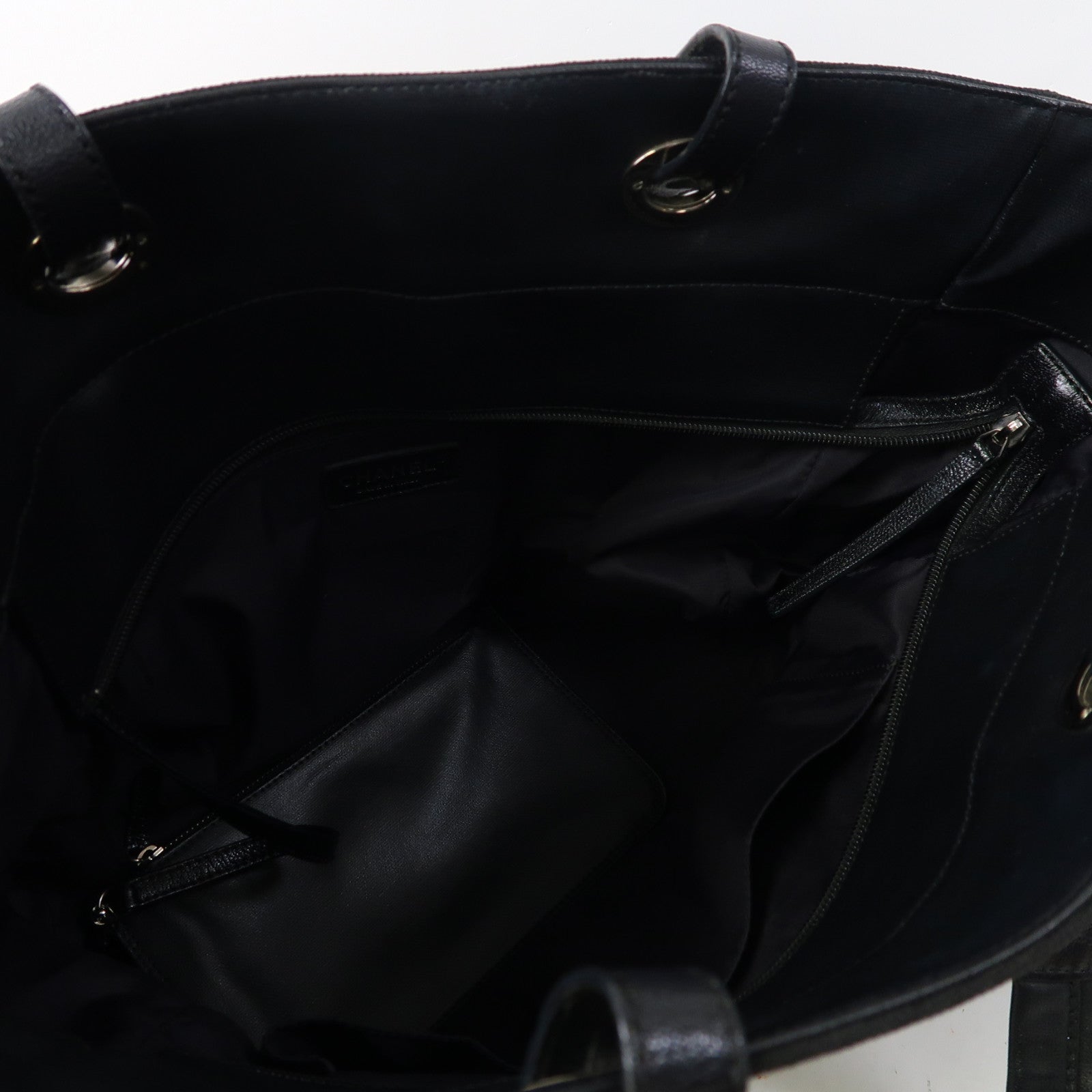 CHANEL 【激減優惠】菱格塗層帆布Biarritz Totebag MM銀扣手挽袋黑色
