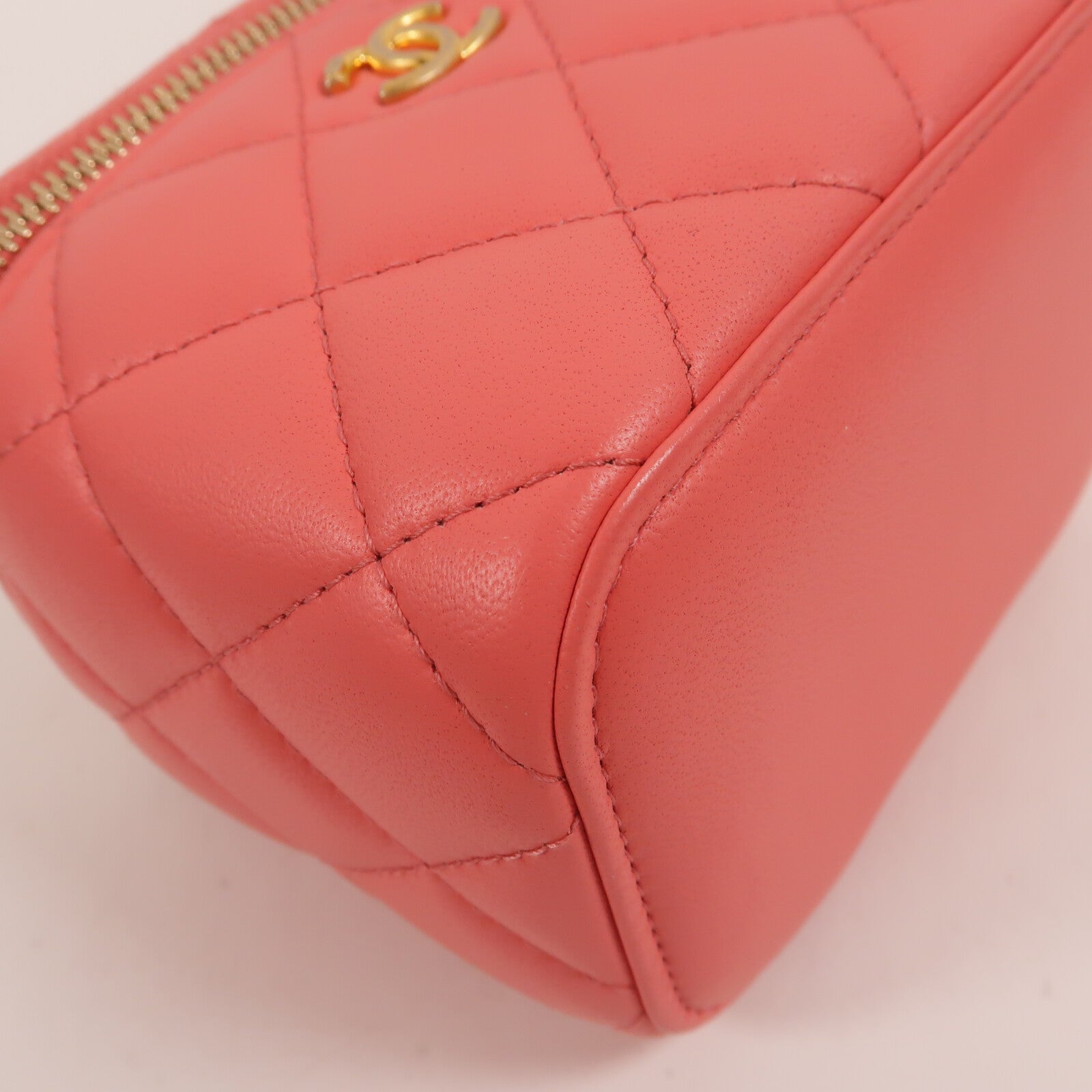 CHANEL 羊皮皮革Vanity Case Gold Ball鏈帶肩背袋