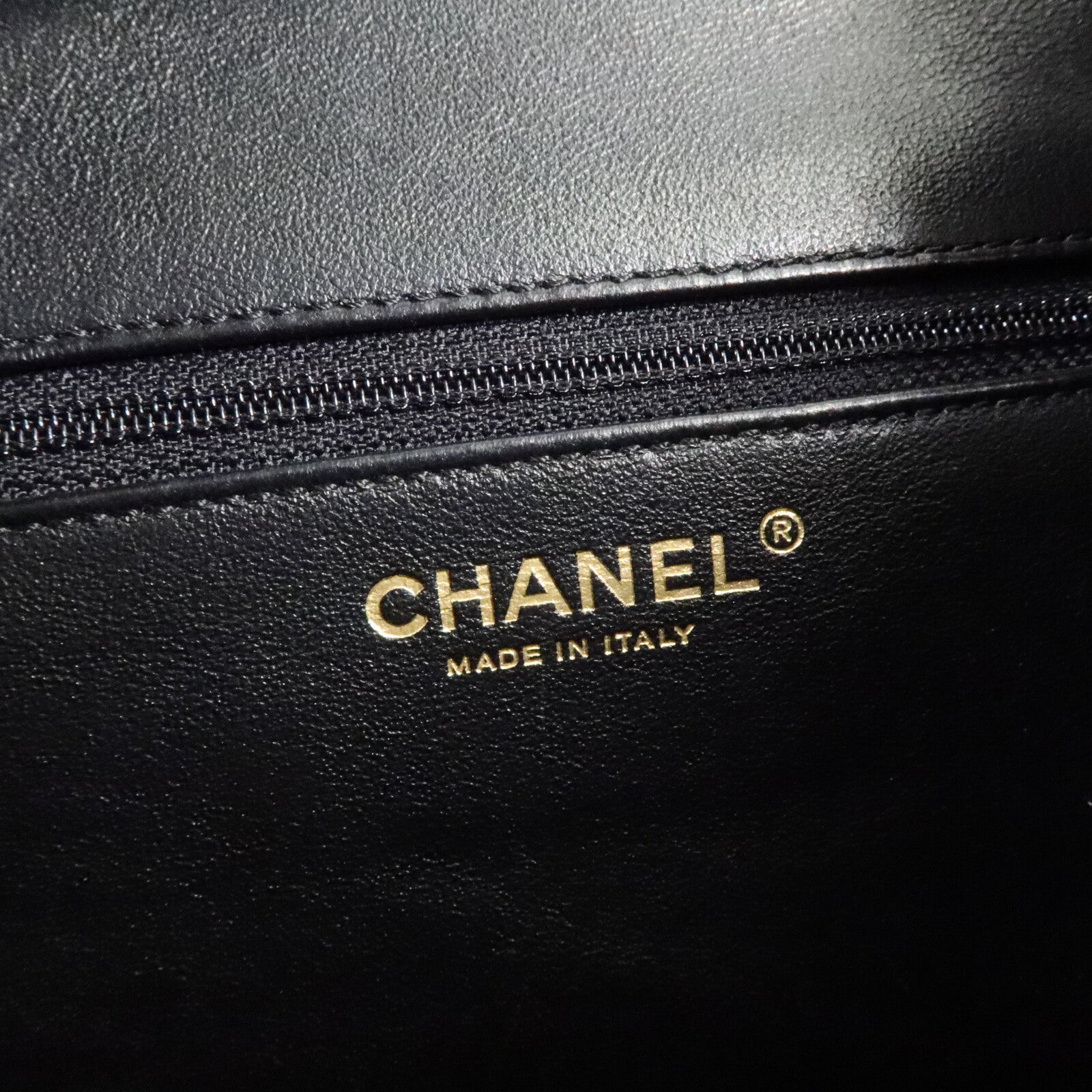 CHANEL 牛皮皮革Business Affinity Backpack鏈帶背包