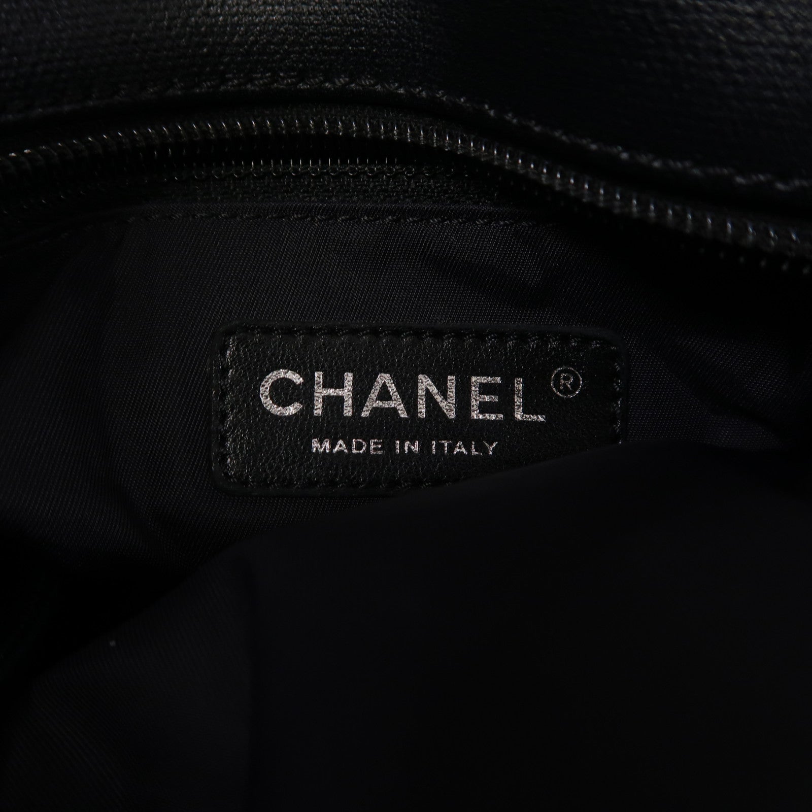 CHANEL 【激減優惠】菱格塗層帆布Biarritz Totebag MM銀扣手挽袋黑色