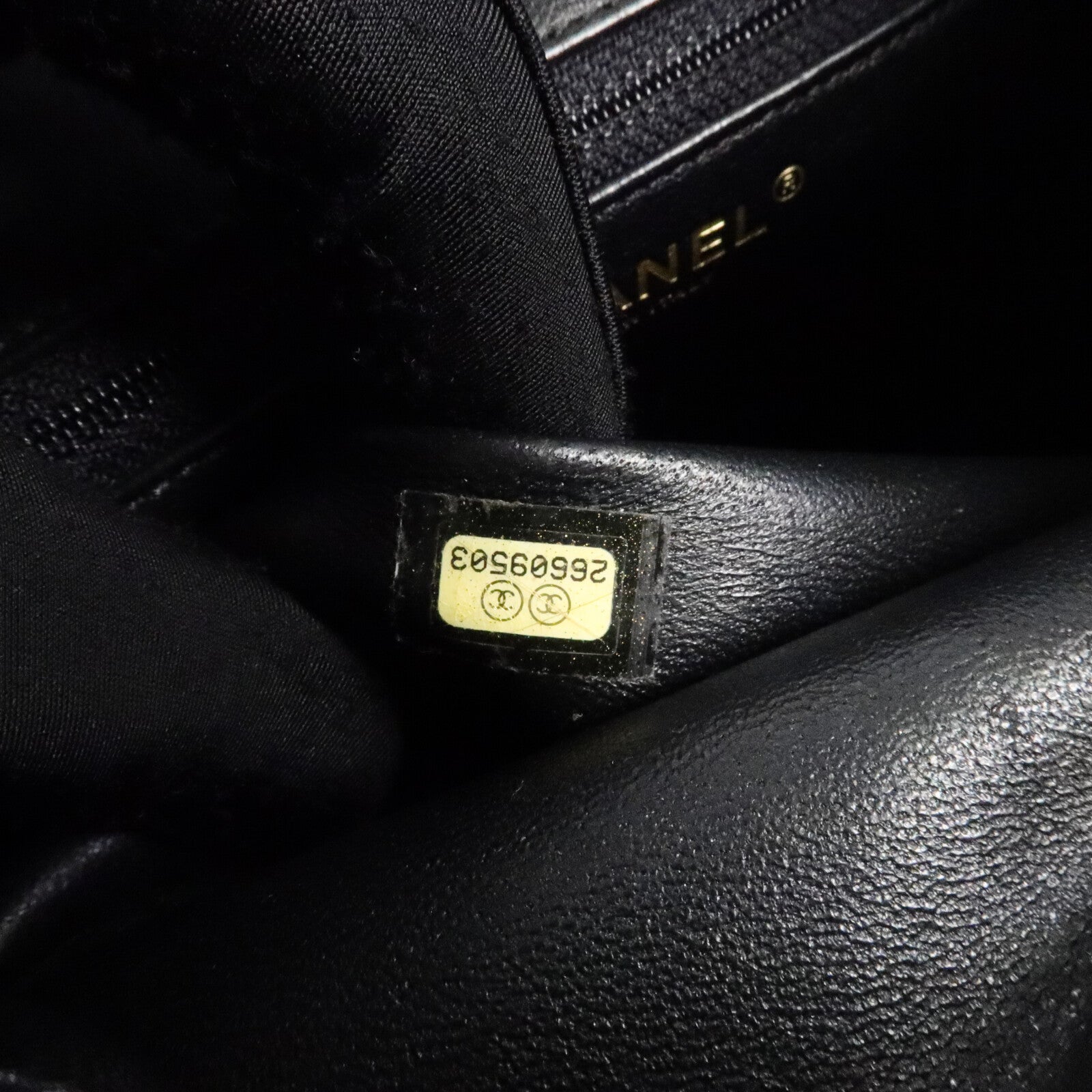 CHANEL 牛皮皮革Business Affinity Backpack鏈帶背包
