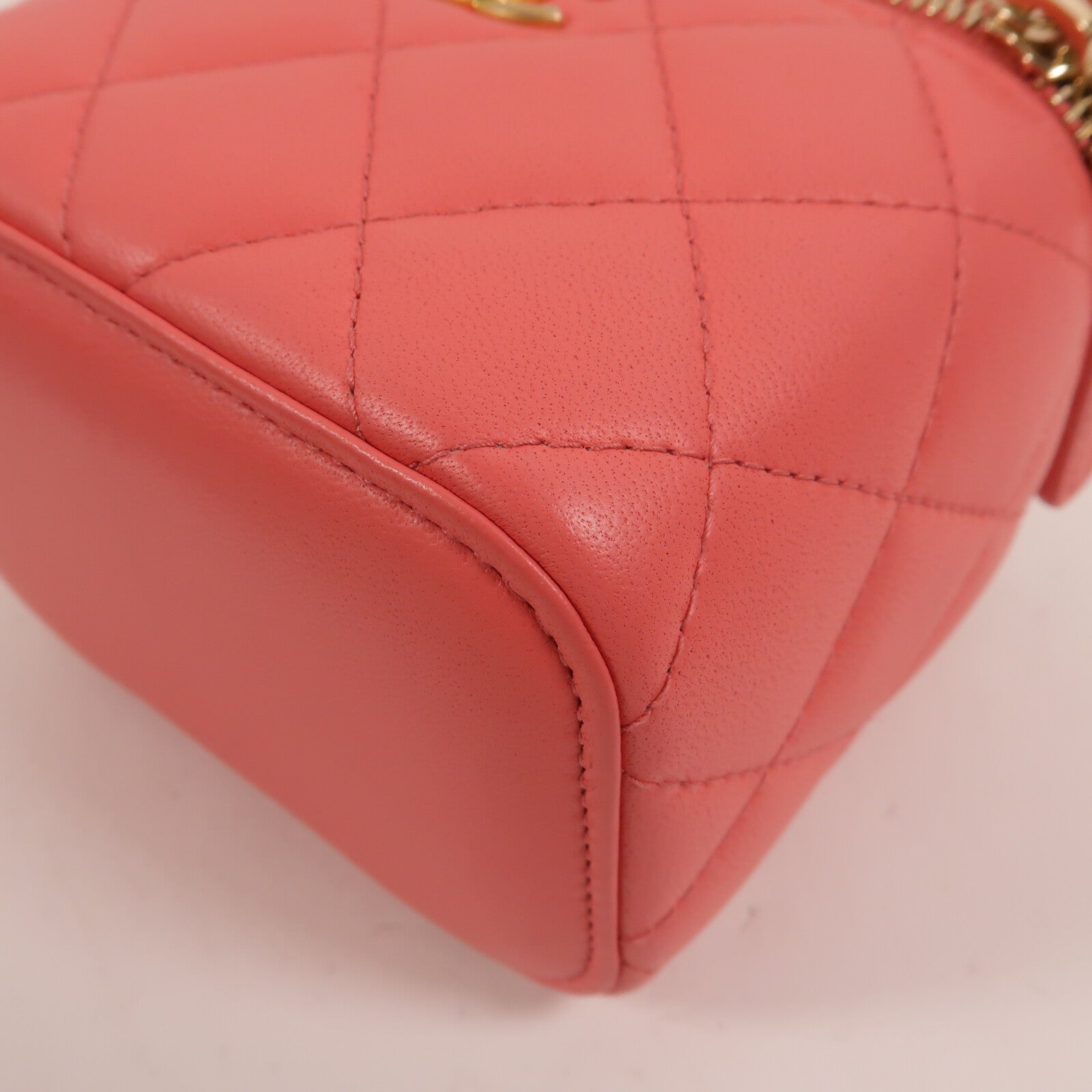 CHANEL 羊皮皮革Vanity Case Gold Ball鏈帶肩背袋