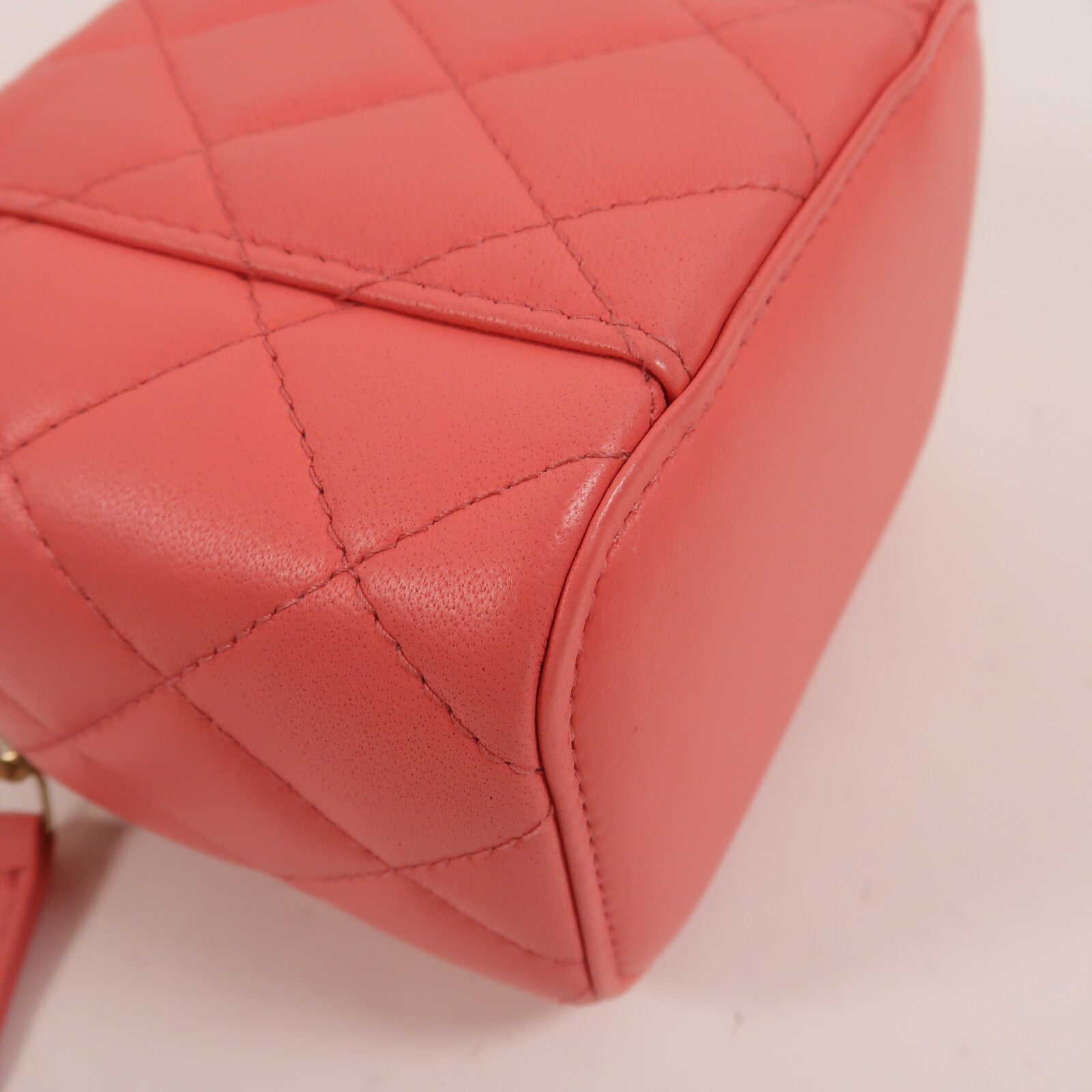 CHANEL 羊皮皮革Vanity Case Gold Ball鏈帶肩背袋