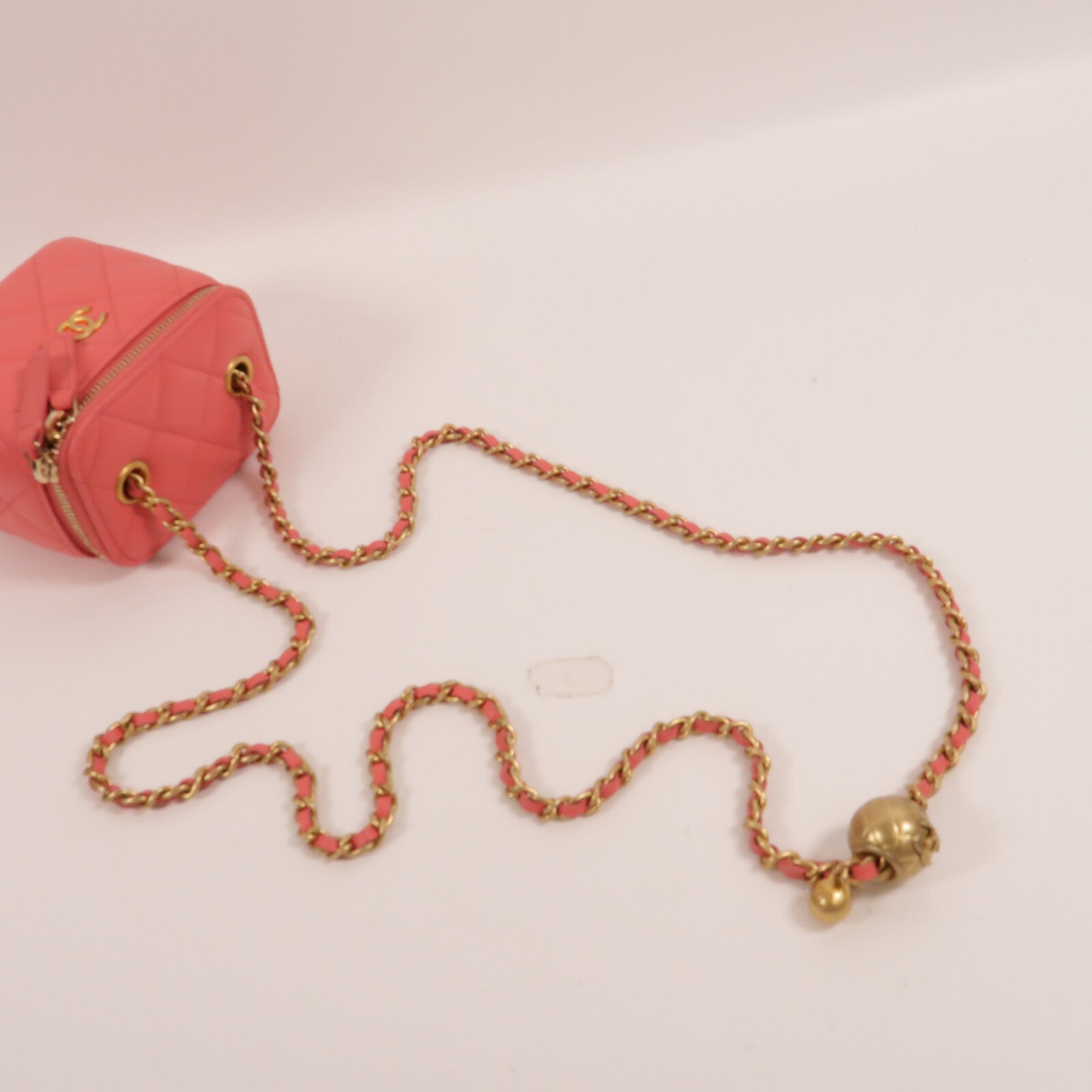 CHANEL 羊皮皮革Vanity Case Gold Ball鏈帶肩背袋