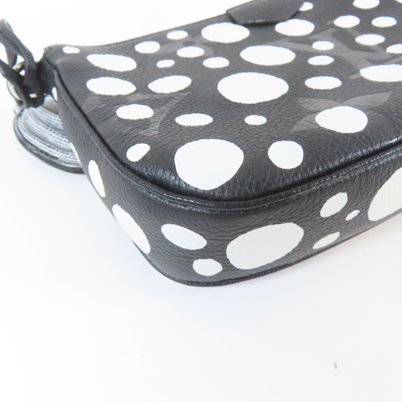 LOUIS VUITTON Monogram Empreinte Lv X YK Multi Pochette Accessoires銀扣手挽肩背兩用袋黑色