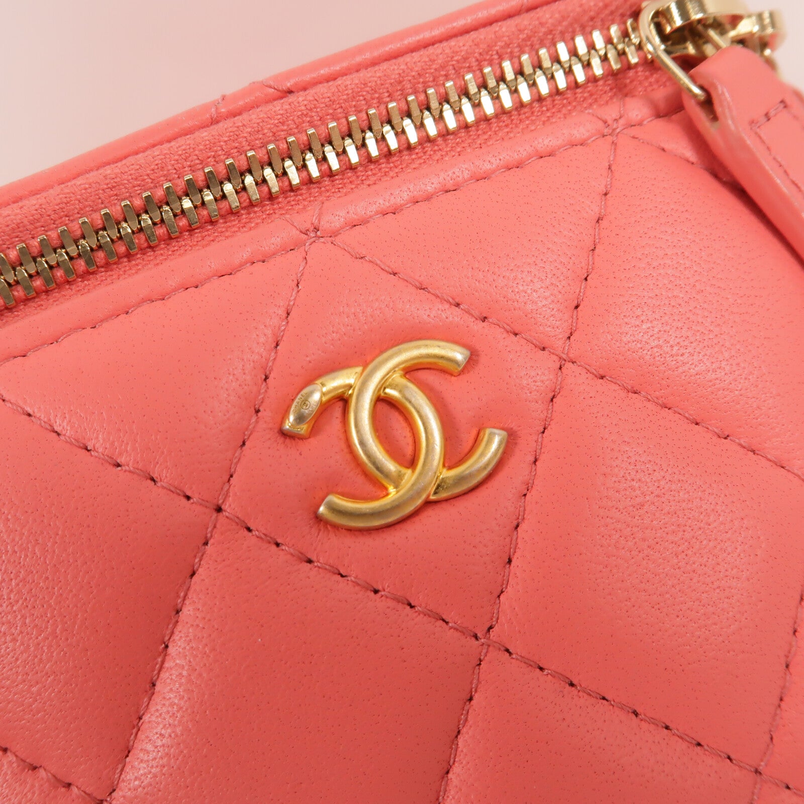 CHANEL 羊皮皮革Vanity Case Gold Ball鏈帶肩背袋