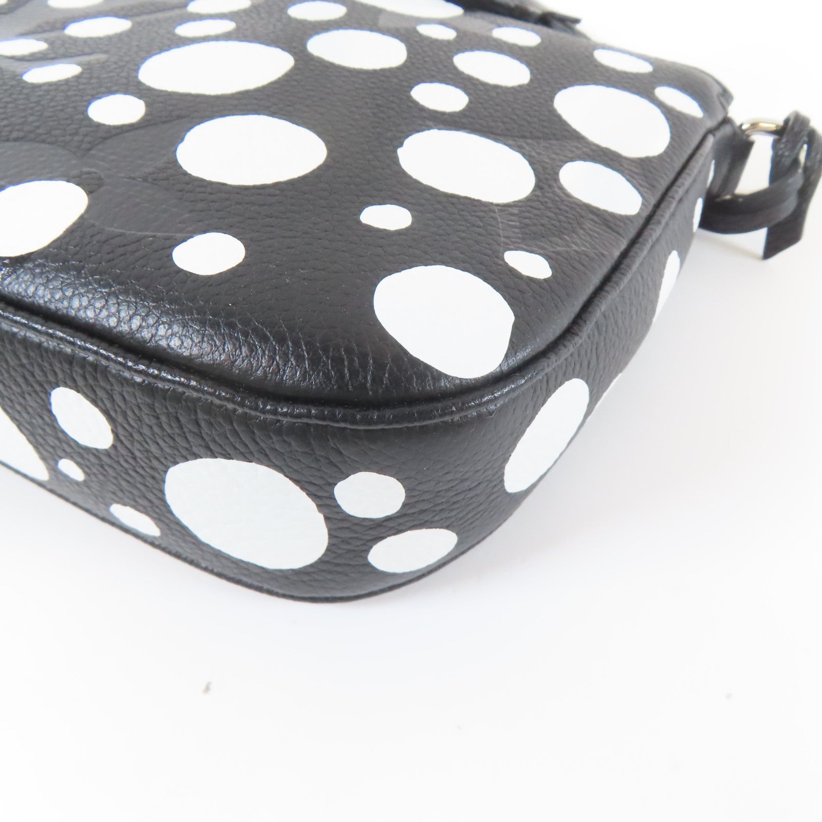 LOUIS VUITTON Monogram Empreinte Lv X YK Multi Pochette Accessoires銀扣手挽肩背兩用袋黑色