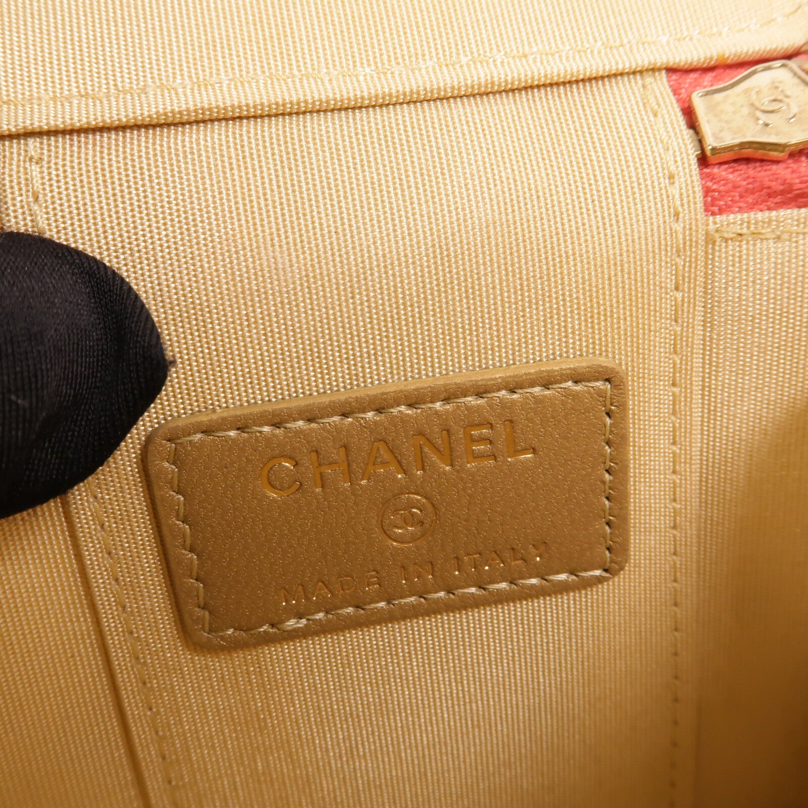 CHANEL 羊皮皮革Vanity Case Gold Ball鏈帶肩背袋
