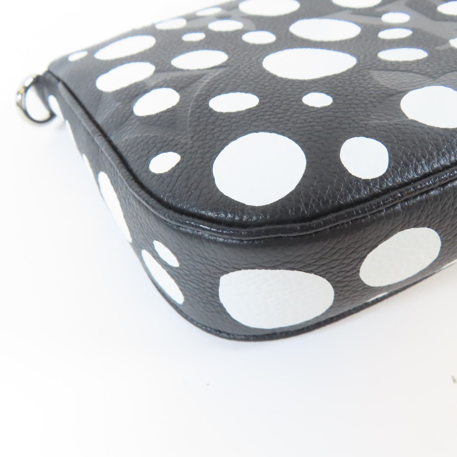 LOUIS VUITTON Monogram Empreinte Lv X YK Multi Pochette Accessoires銀扣手挽肩背兩用袋黑色
