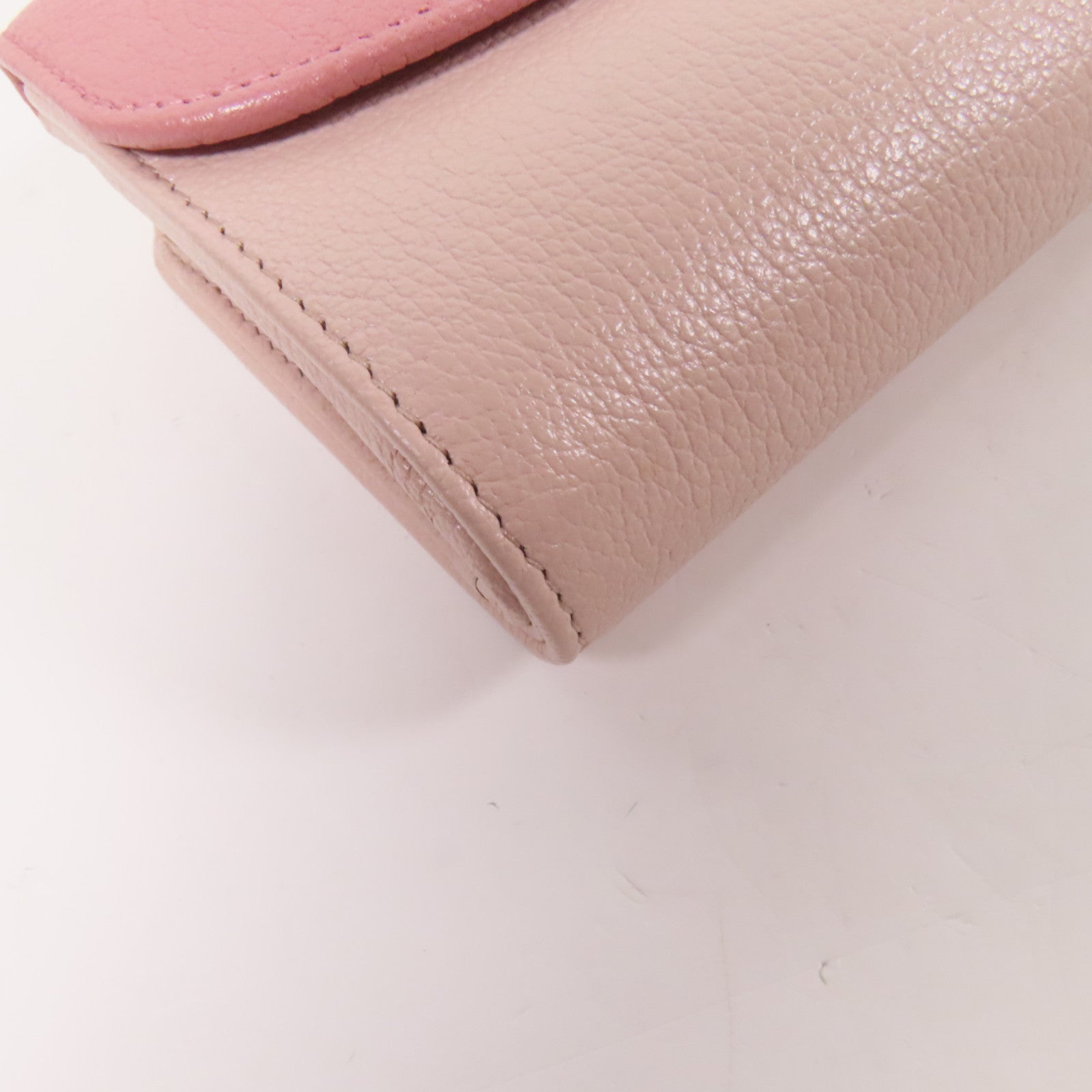 Miu Miu 牛皮皮革Trifold Wallet金扣錢包