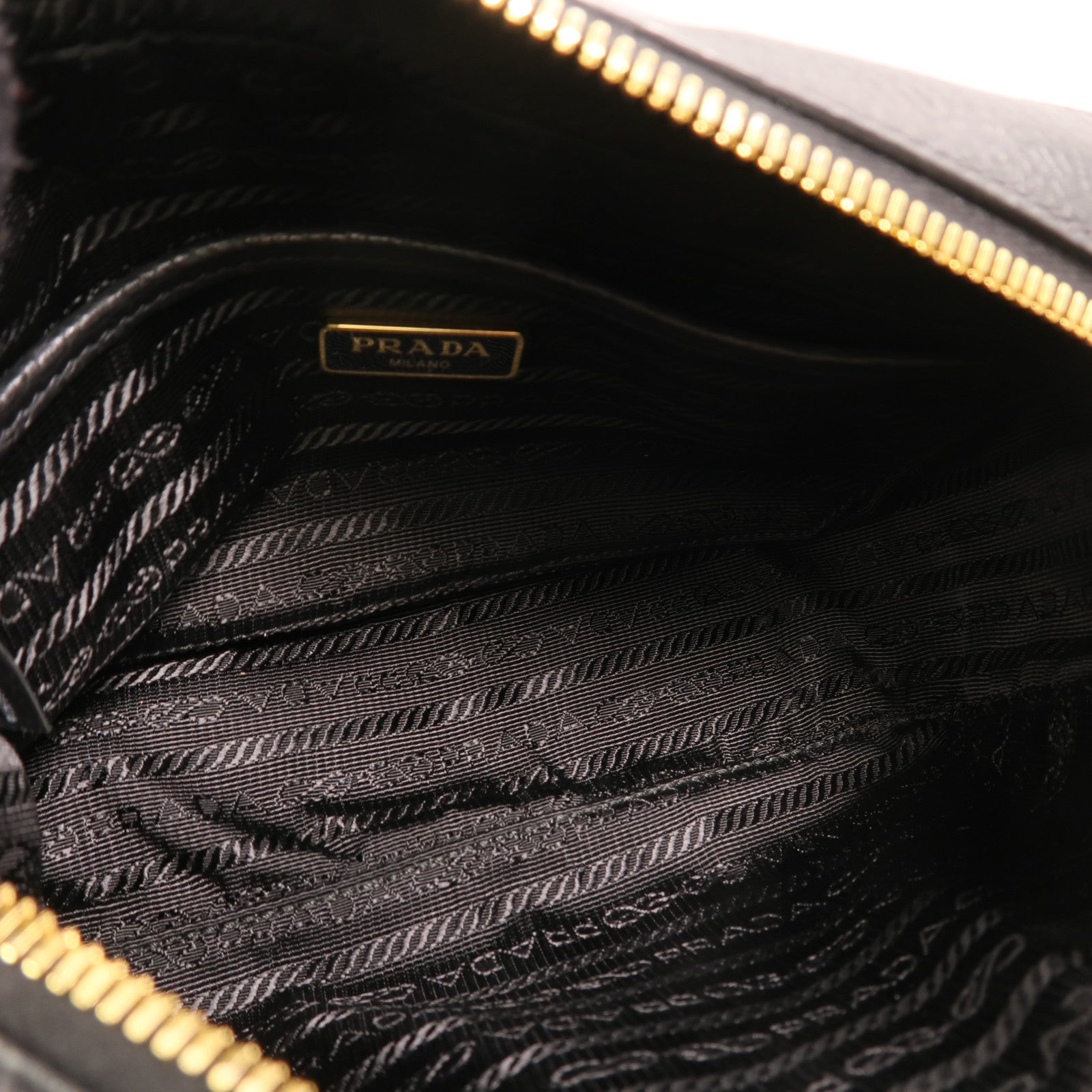 PRADA 牛皮皮革Camera Bag金扣肩背袋