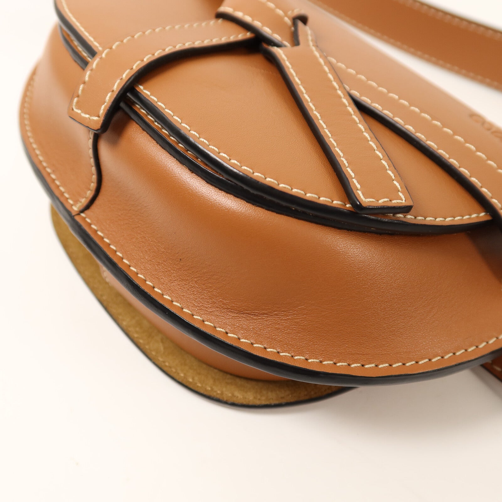 LOEWE 牛皮皮革Mini Gate Bag金扣肩背袋