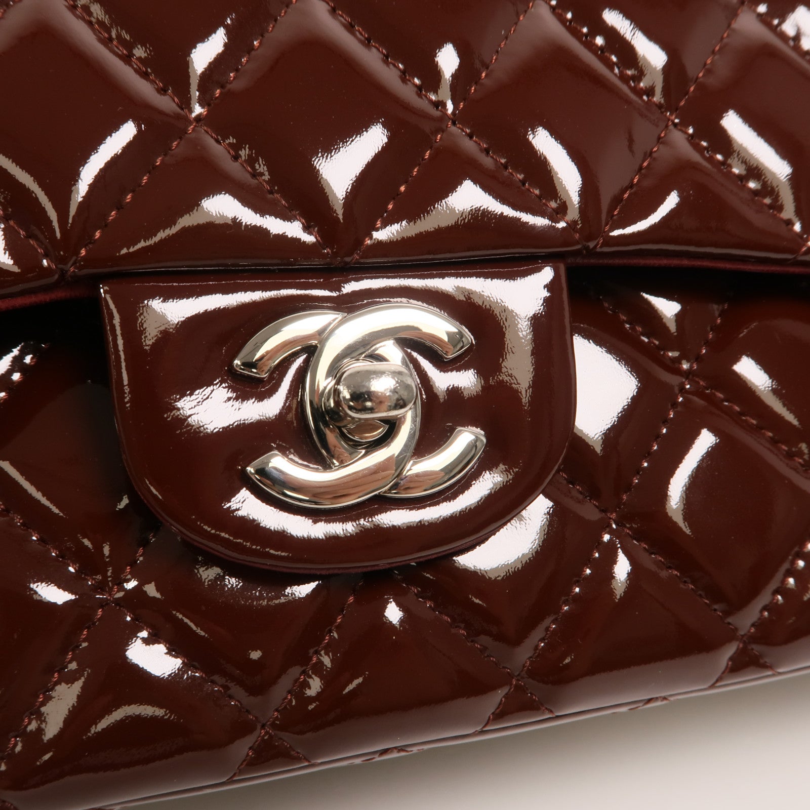 CHANEL 漆皮皮革Classic 25鏈帶肩背袋