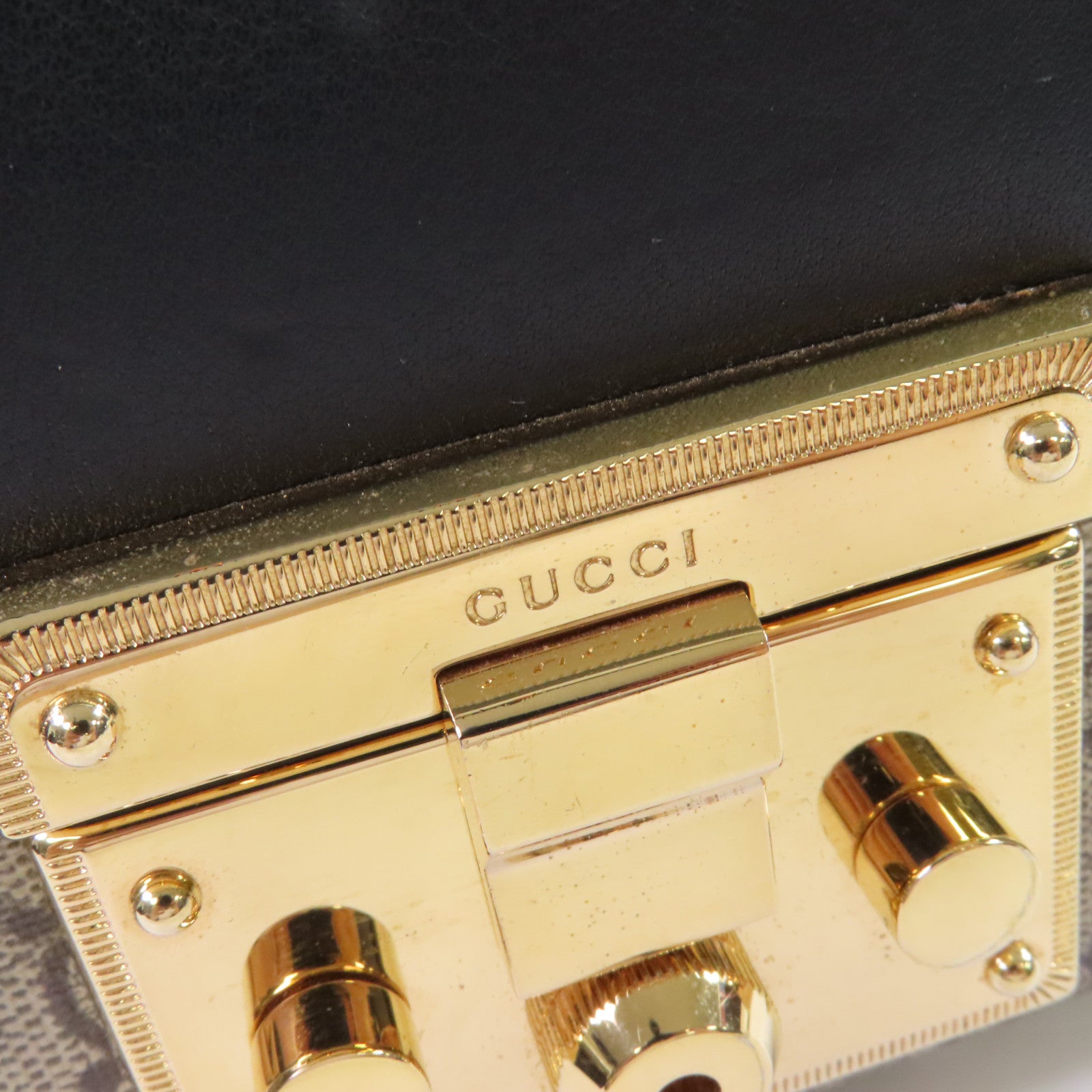 GUCCI 【激減優惠】塗層帆布Padlock GG Shoulder Bag金扣肩背袋啡色/黑色