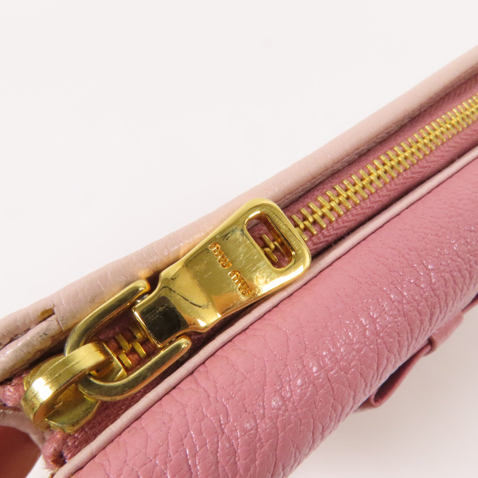 Miu Miu 牛皮皮革Trifold Wallet金扣錢包