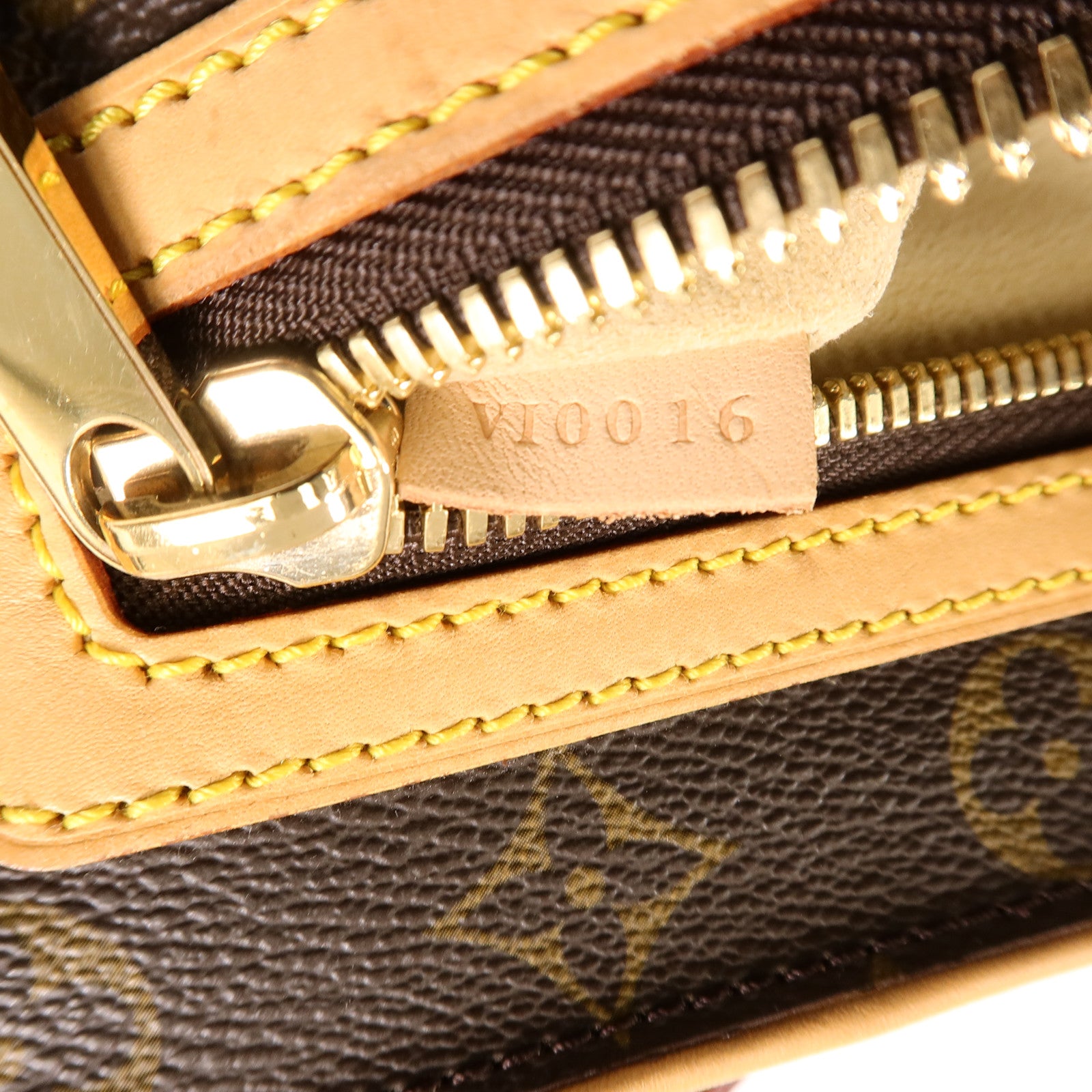 LOUIS VUITTON Monogram Hudson GM金扣肩背袋