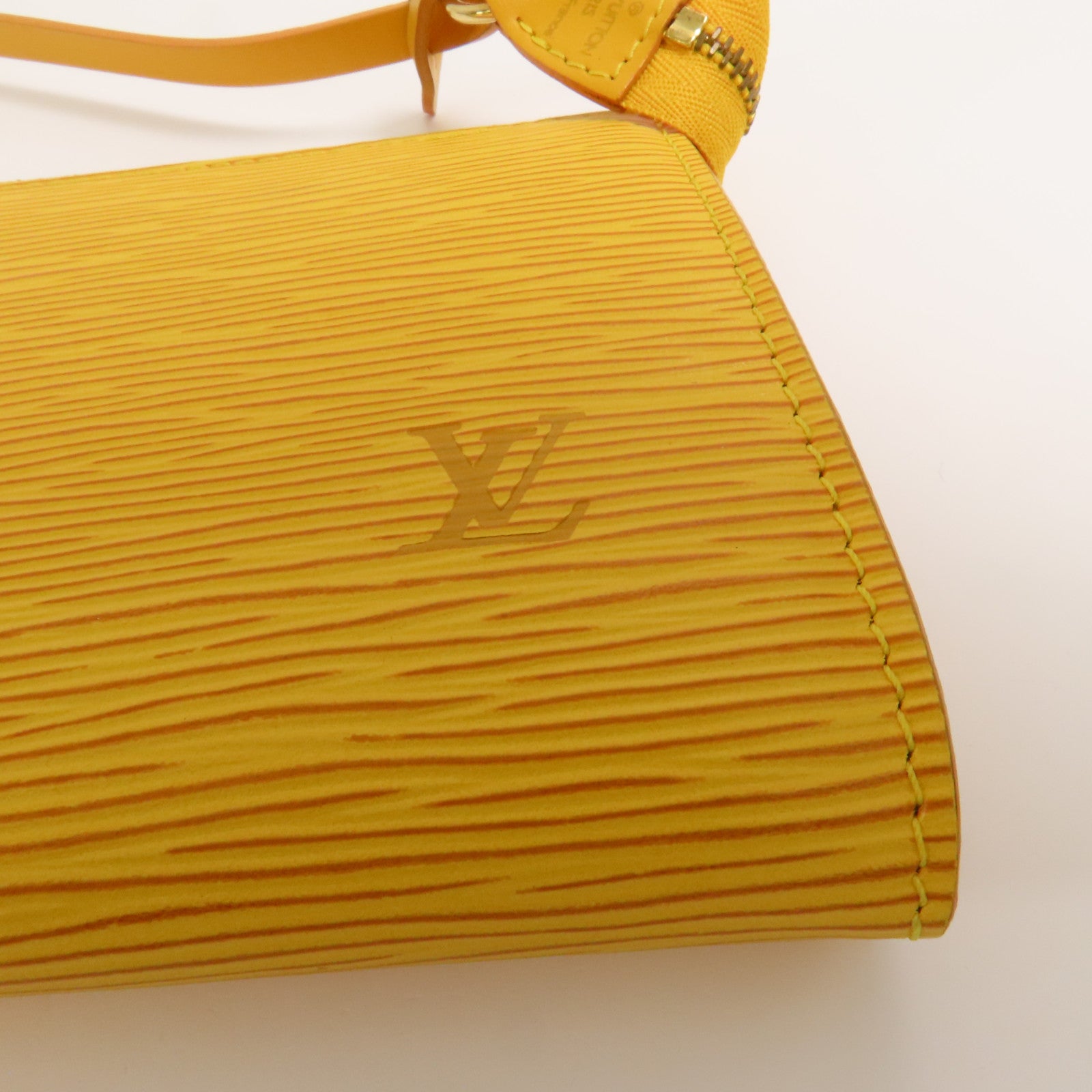 LOUIS VUITTON Epi Pochette Accessories Pouch金扣手挽袋