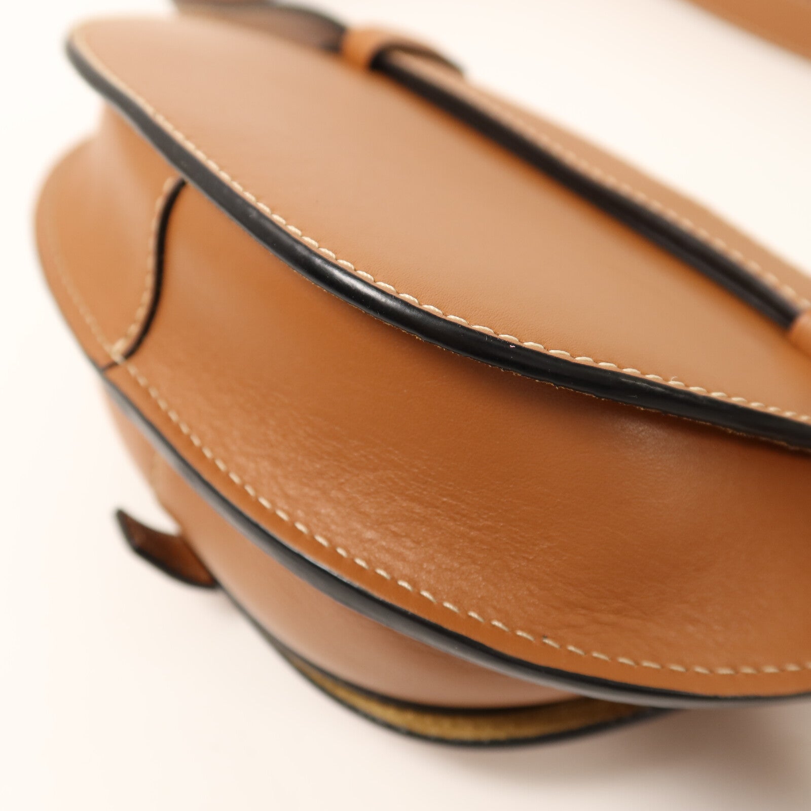 LOEWE 牛皮皮革Mini Gate Bag金扣肩背袋